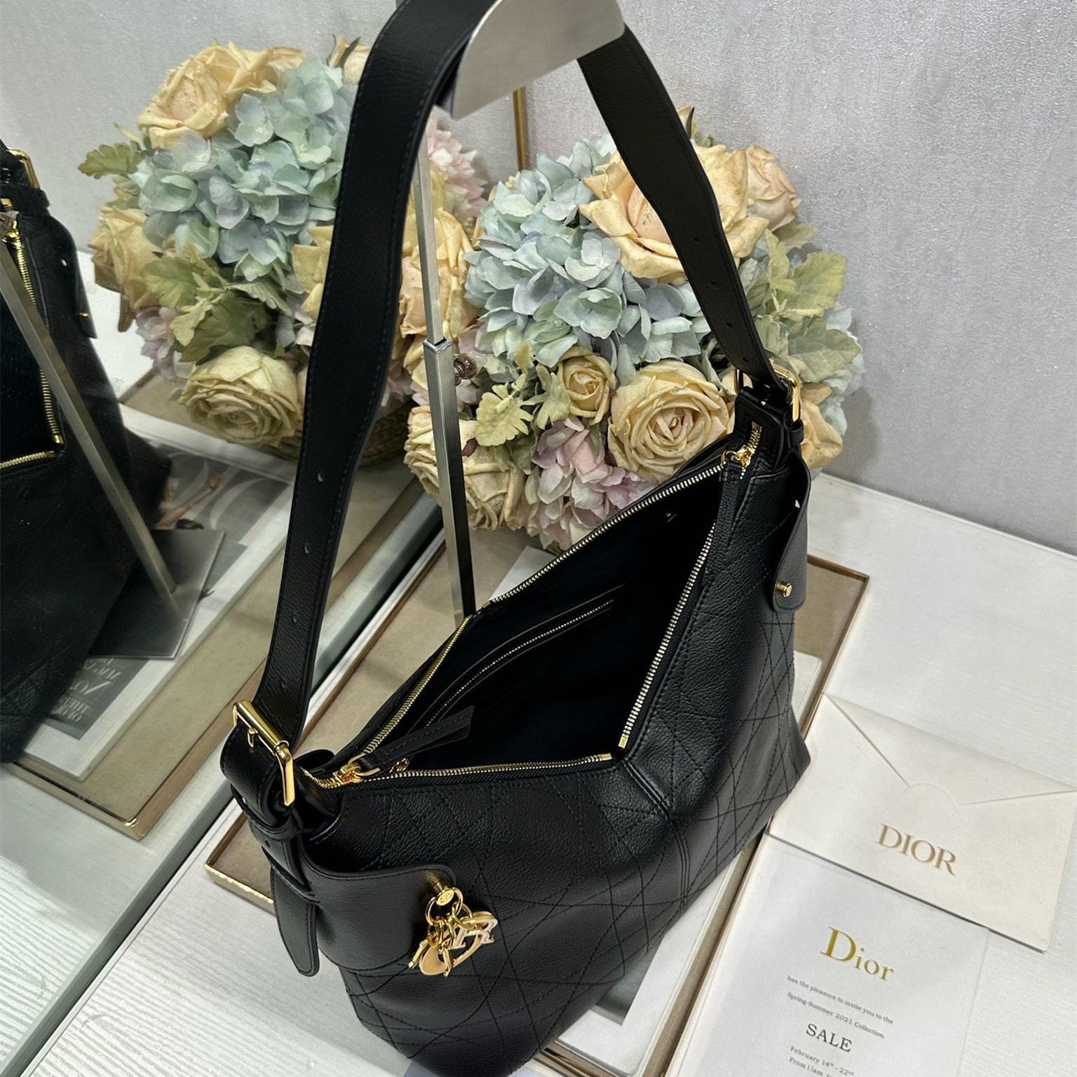 高仿Dior*Voyage系列M284M901小牛皮單肩包中號黑色免檢版