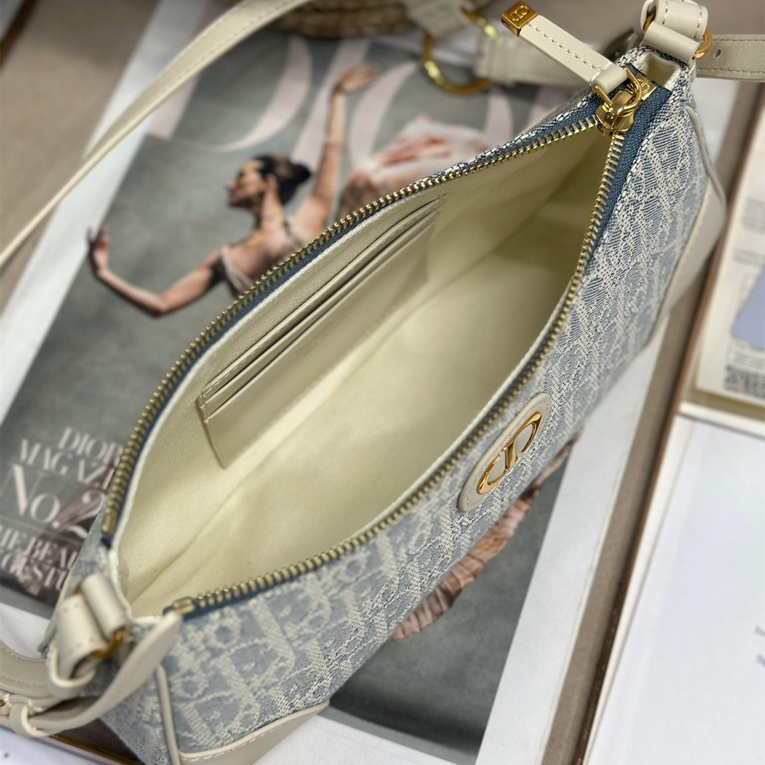 高仿Dior*Montaigne系列S239M925米色印花單肩包Mini免檢版