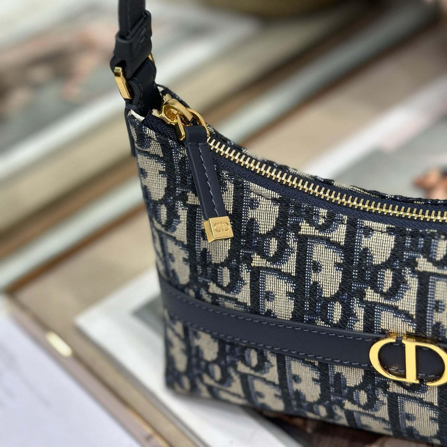 高仿Dior*Montaigne系列S238M928藍色印花腋下包Mini免檢版