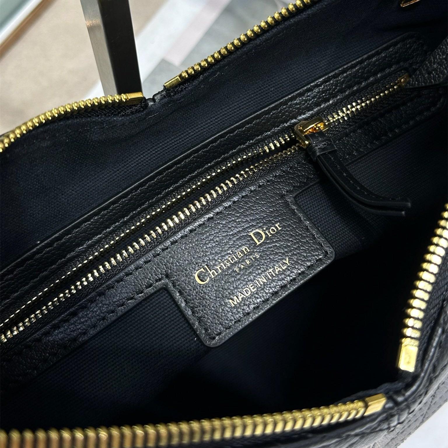 高仿Dior*Voyage系列M284M900小牛皮單肩包小號黑色免檢版