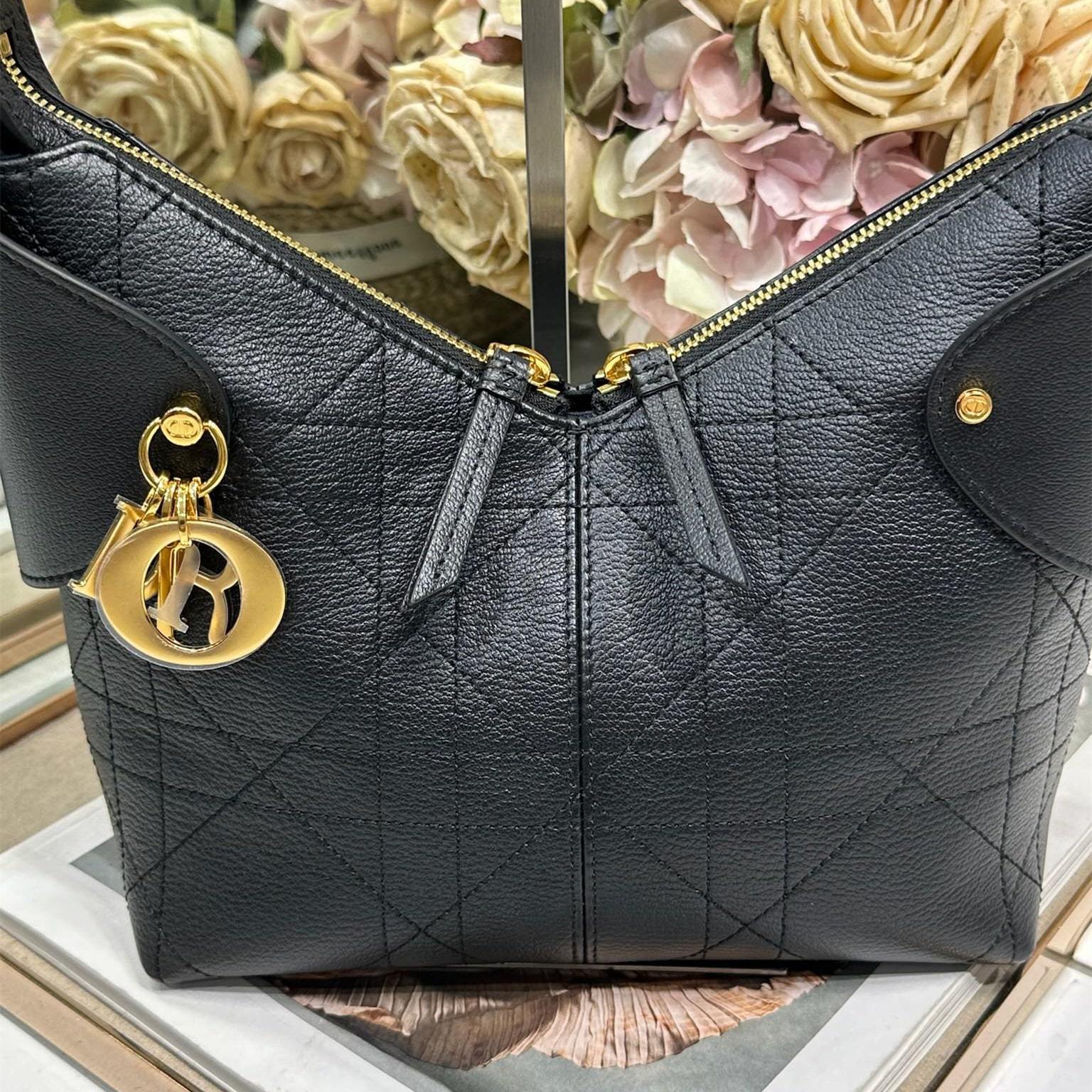 高仿Dior*Voyage系列M284M900小牛皮單肩包小號黑色免檢版