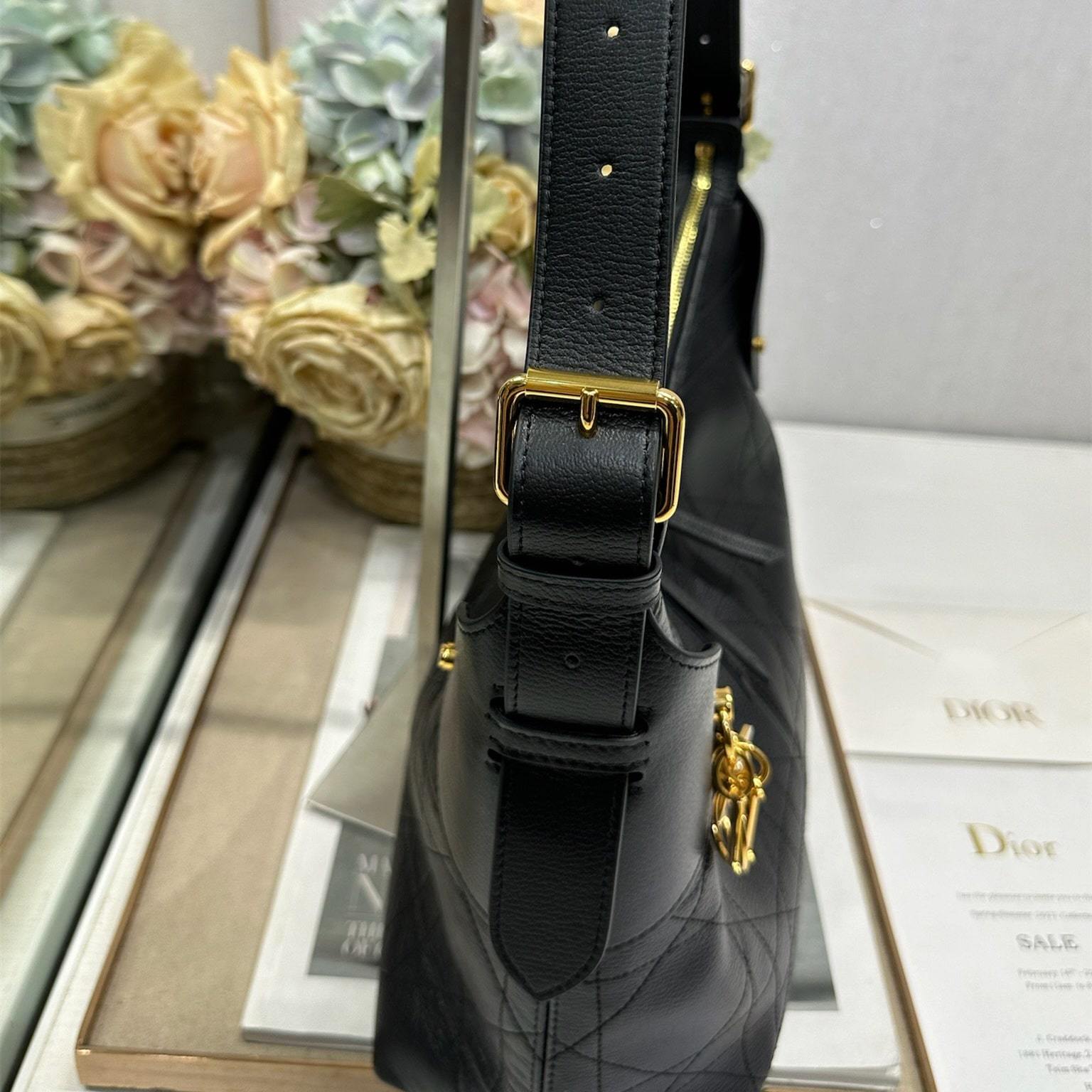 高仿Dior*Voyage系列M284M901小牛皮單肩包中號黑色免檢版