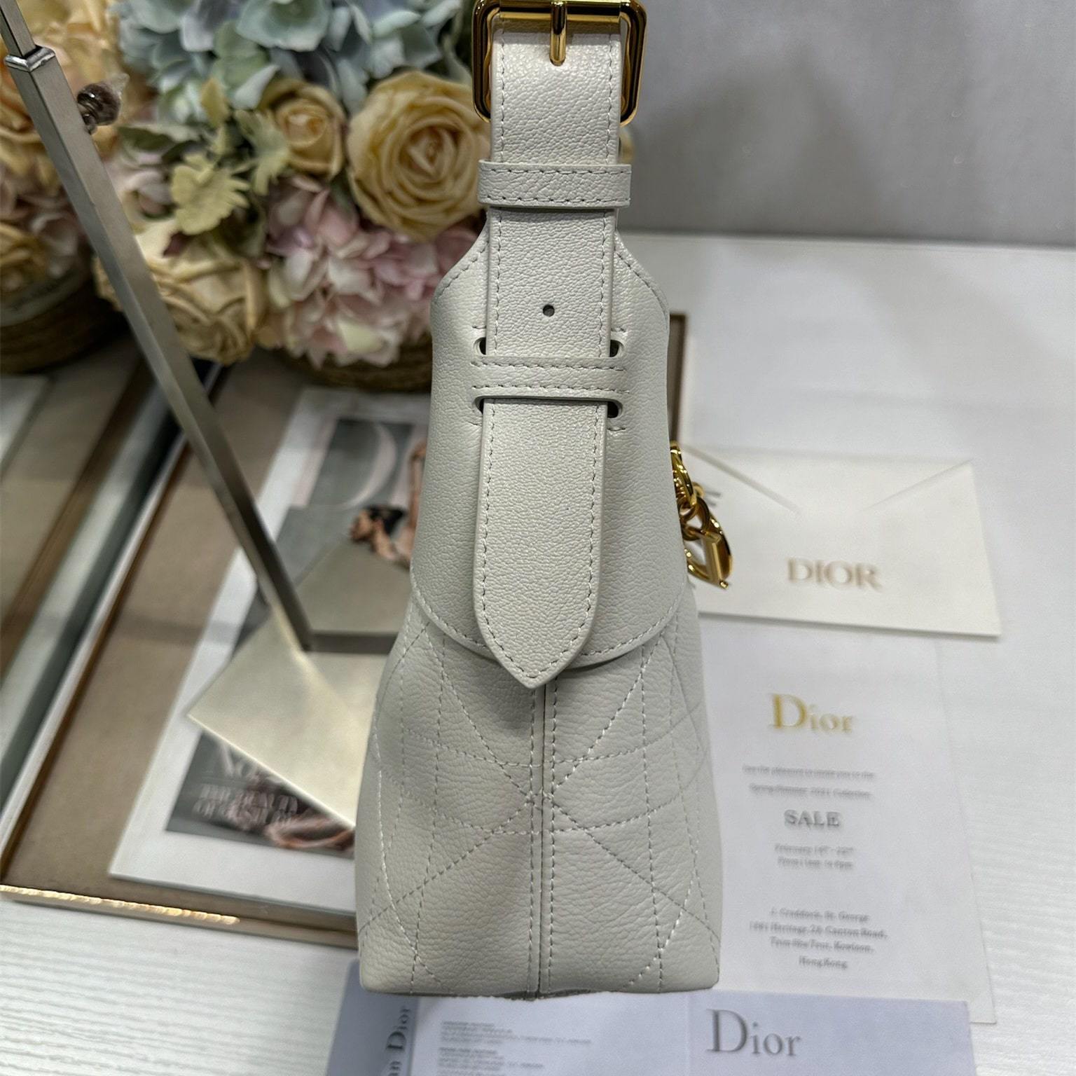 高仿Dior*Voyage系列M284M030小牛皮單肩包小號白色免檢版
