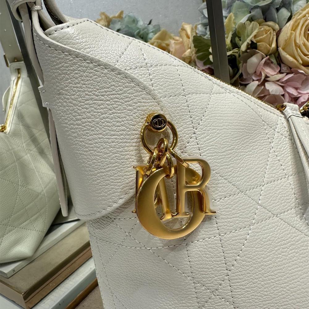 高仿Dior*Voyage系列M284M031小牛皮單肩包中號白色免檢版