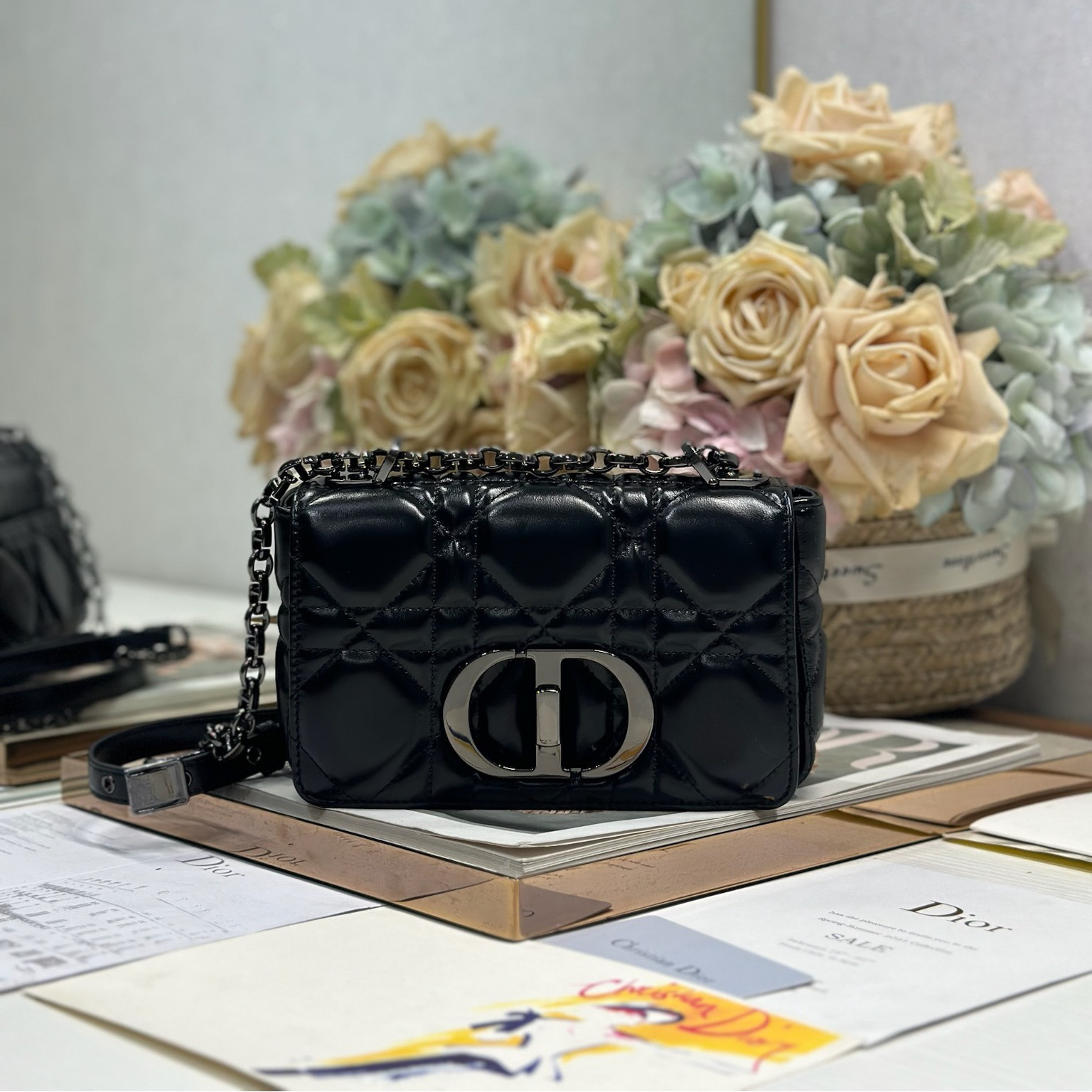 高仿Dior*Caro系列M9241M900藤格紋小牛皮單肩包黑銀色小號免檢版