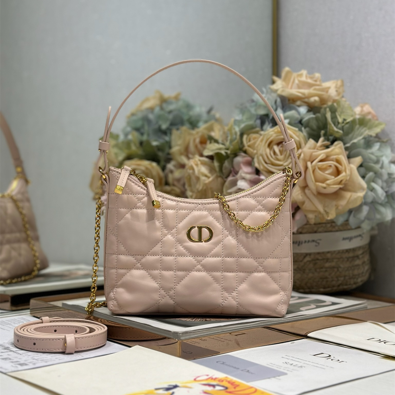 高仿Dior*MissCaro系列S5253M413小羊皮手提包Mini粉色免檢版