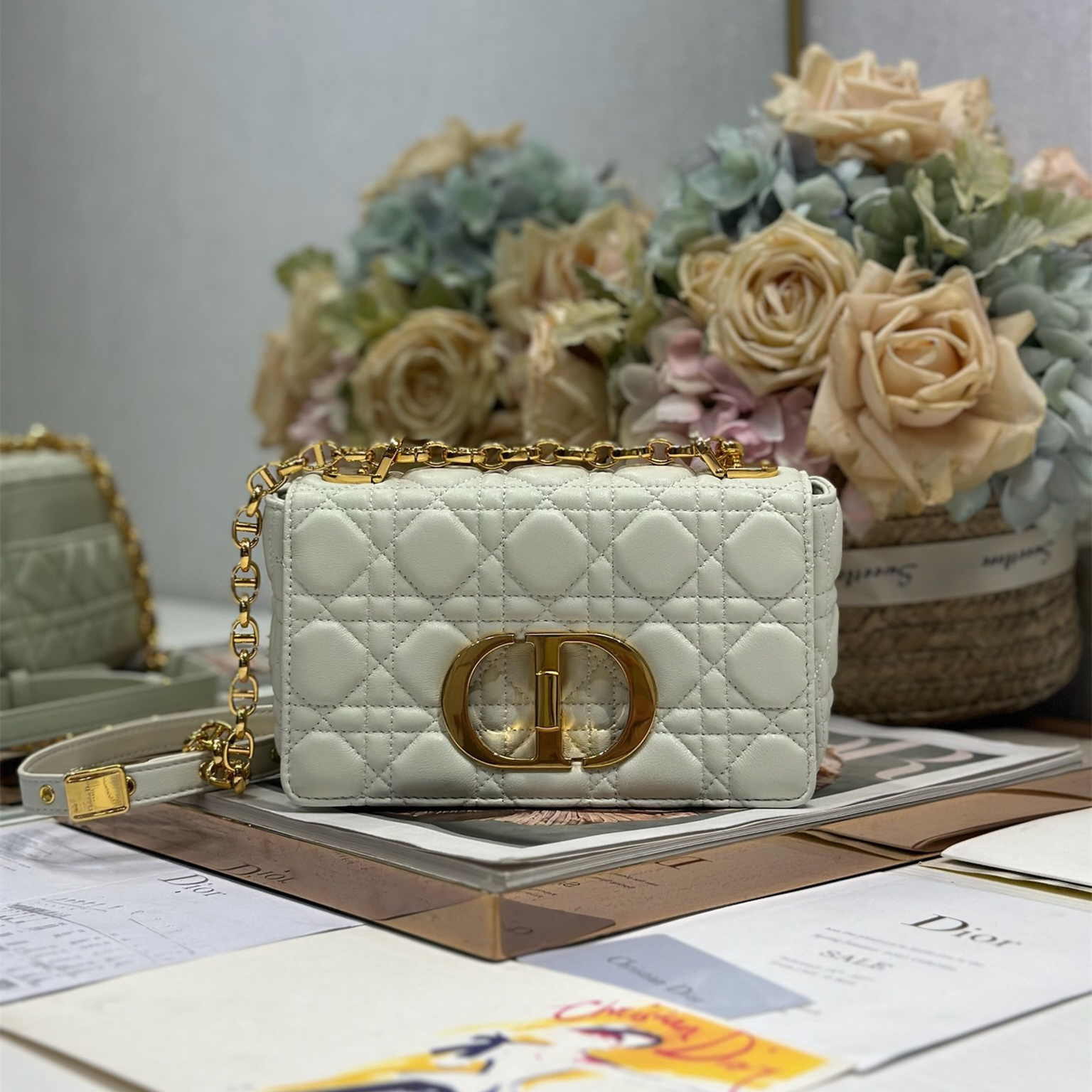 高仿Dior*Caro系列M9241M35U小牛皮鏈條包白色小號免檢版
