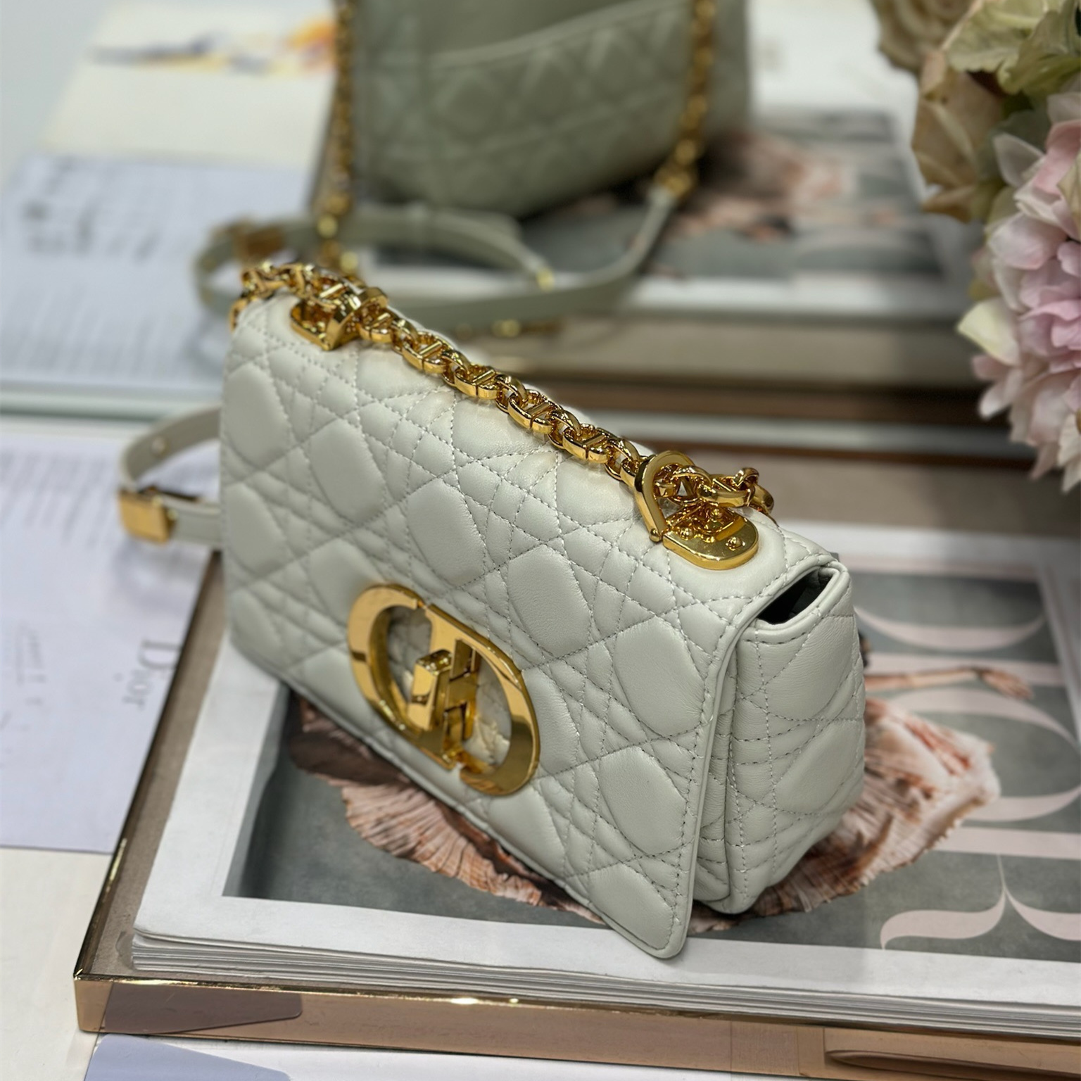 高仿Dior*Caro系列M9241M35U小牛皮鏈條包白色小號免檢版