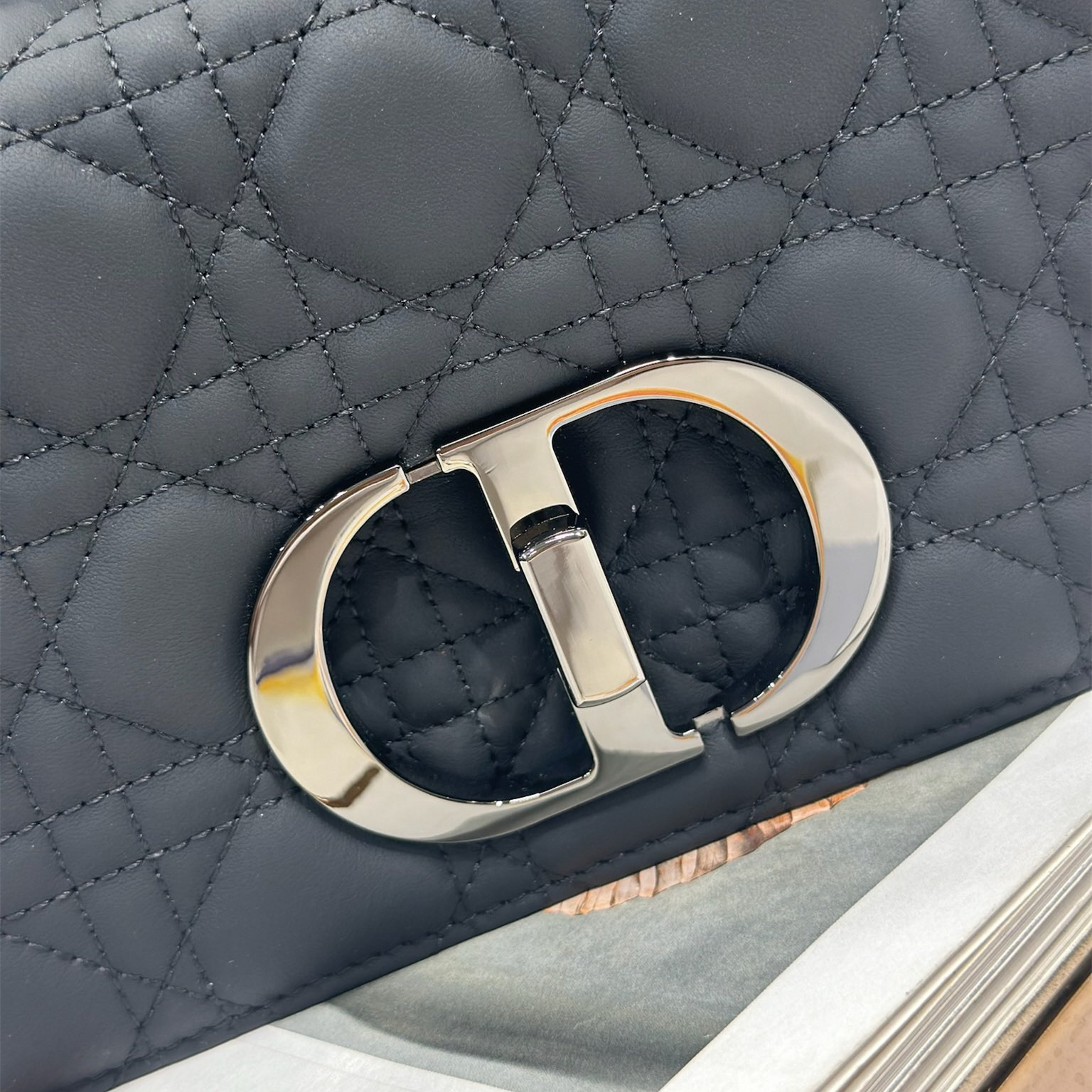 高仿Dior*Caro系列M9240M900小牛皮鏈條包黑銀小號免檢版