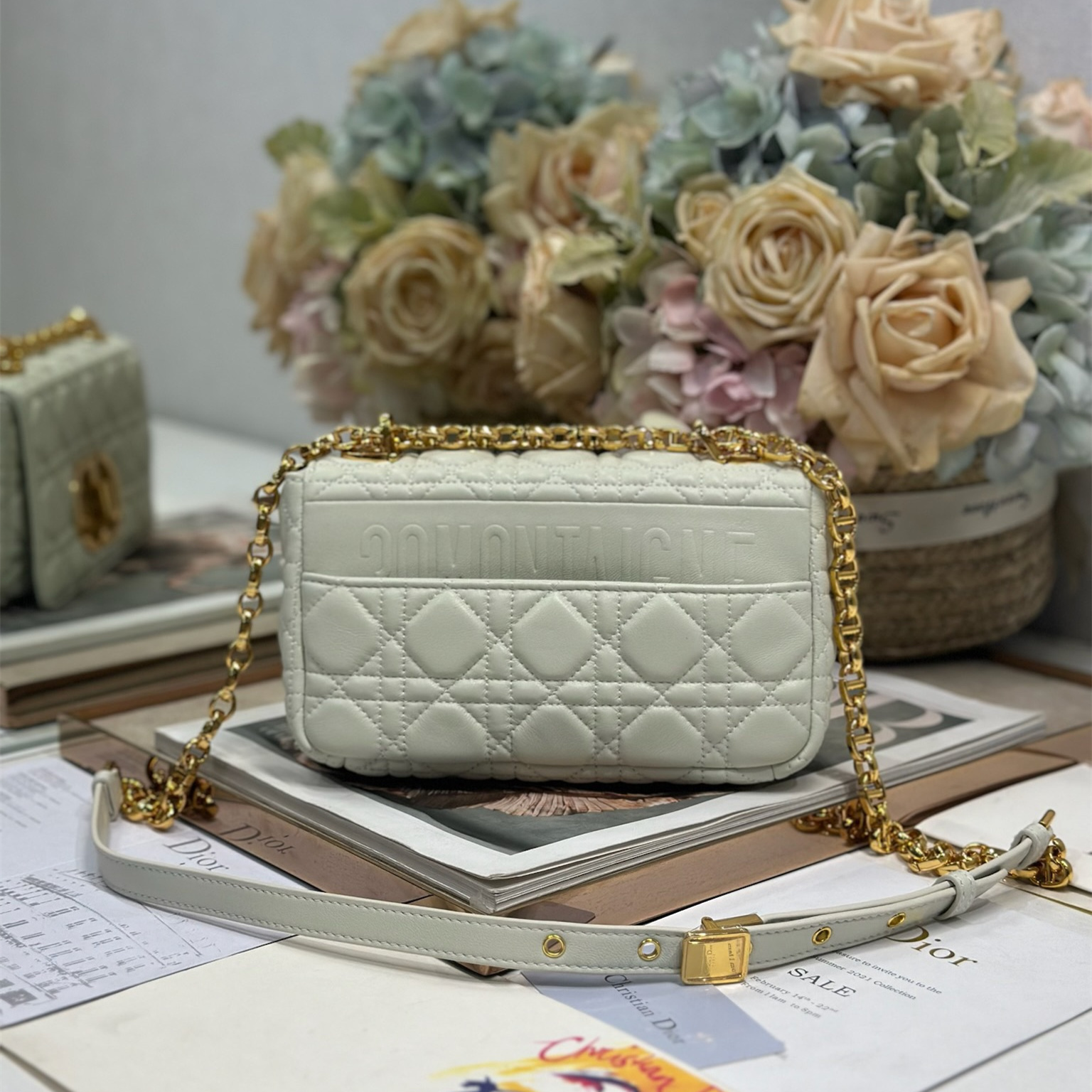高仿Dior*Caro系列M9241M35U小牛皮鏈條包白色小號免檢版