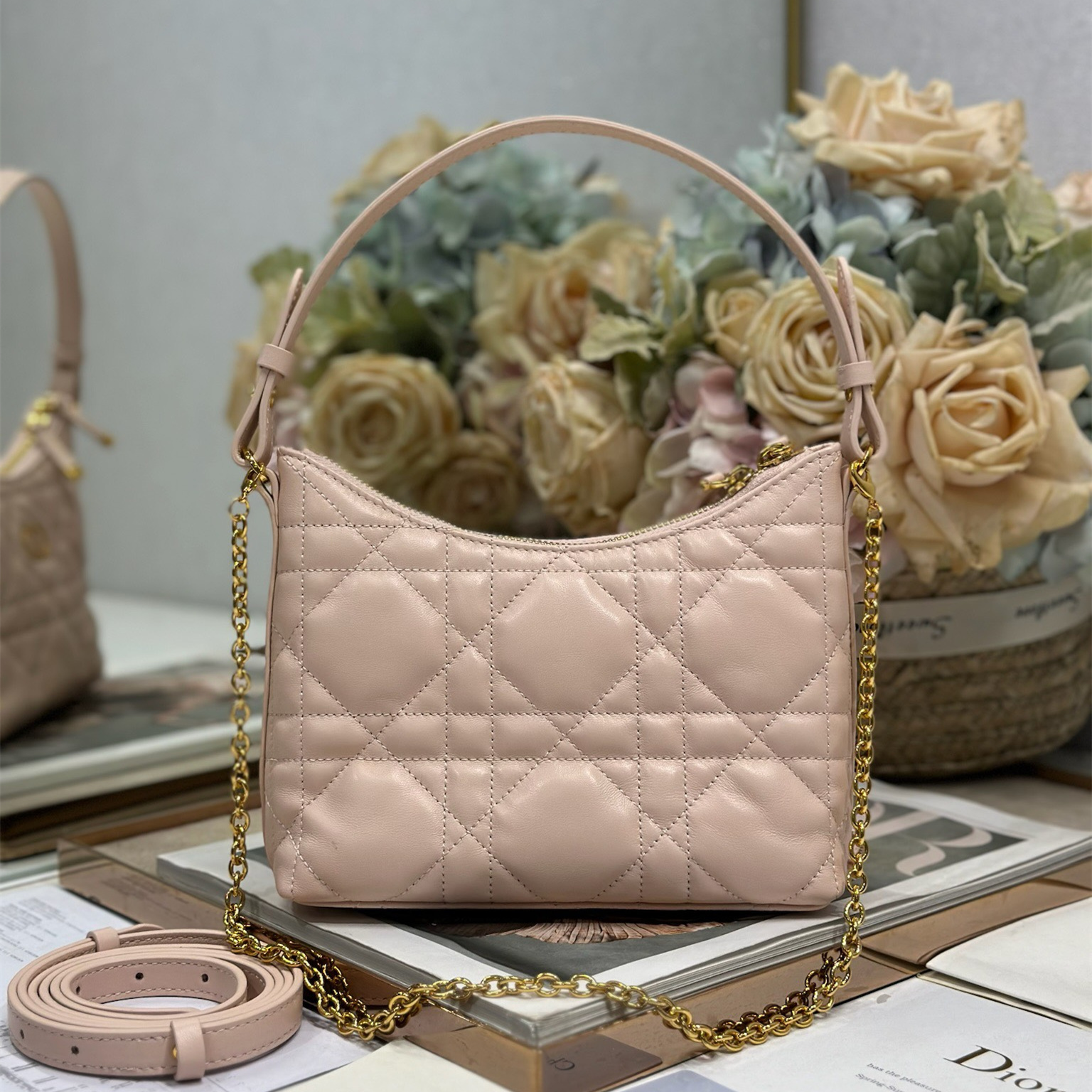 高仿Dior*MissCaro系列S5253M413小羊皮手提包Mini粉色免檢版
