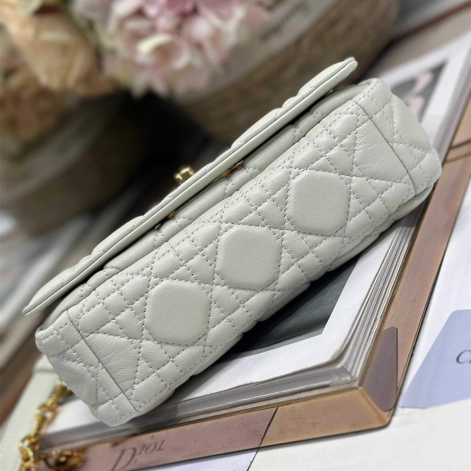 高仿Dior*Caro系列M9241M35U小牛皮鏈條包白色小號免檢版