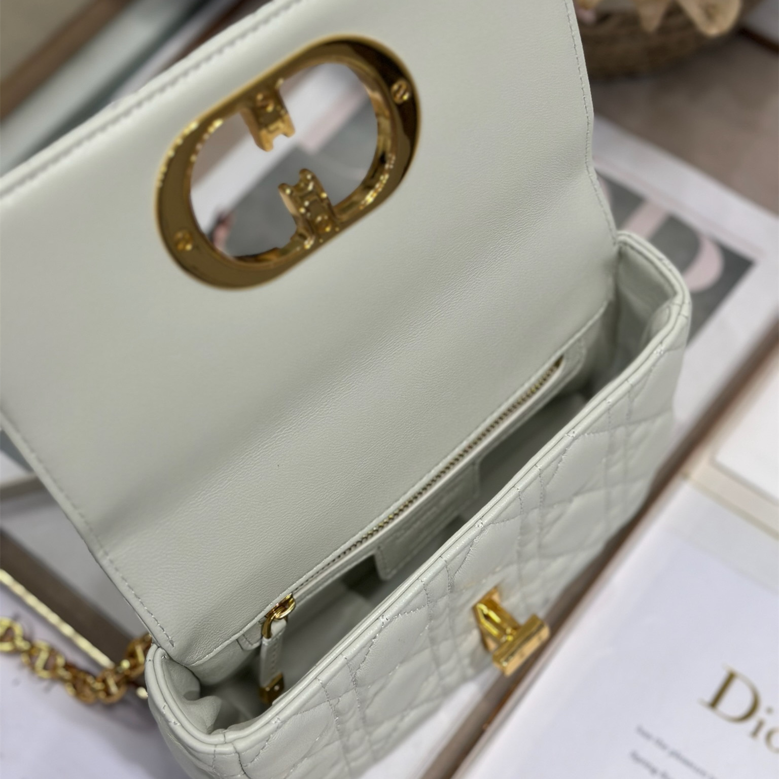 高仿Dior*Caro系列M9241M35U小牛皮鏈條包白色小號免檢版