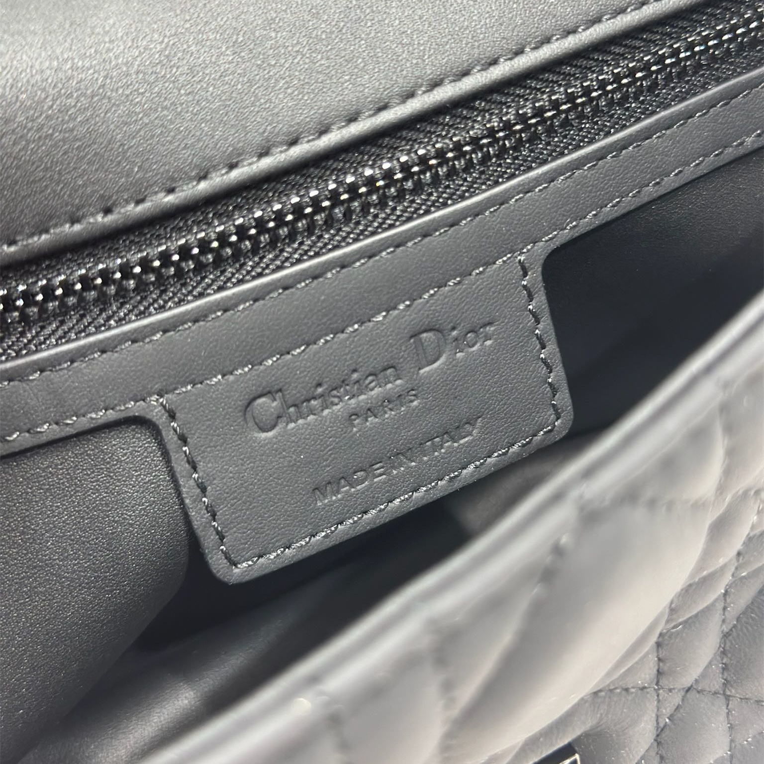 高仿Dior*Caro系列M9240M900小牛皮鏈條包黑銀小號免檢版