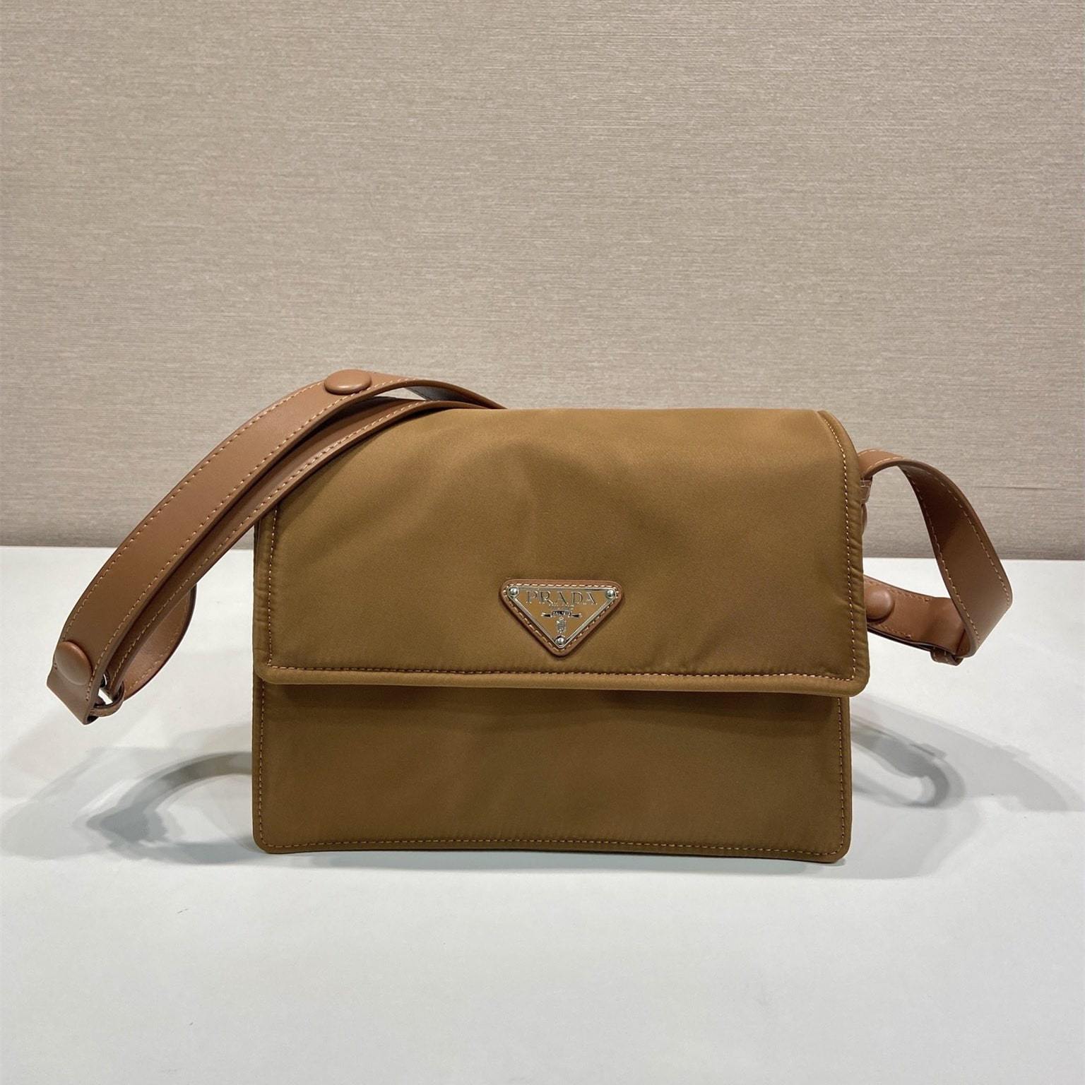 高仿Prada*RE-Nylon系列1BD313尼龍郵差包棕色小號免檢版