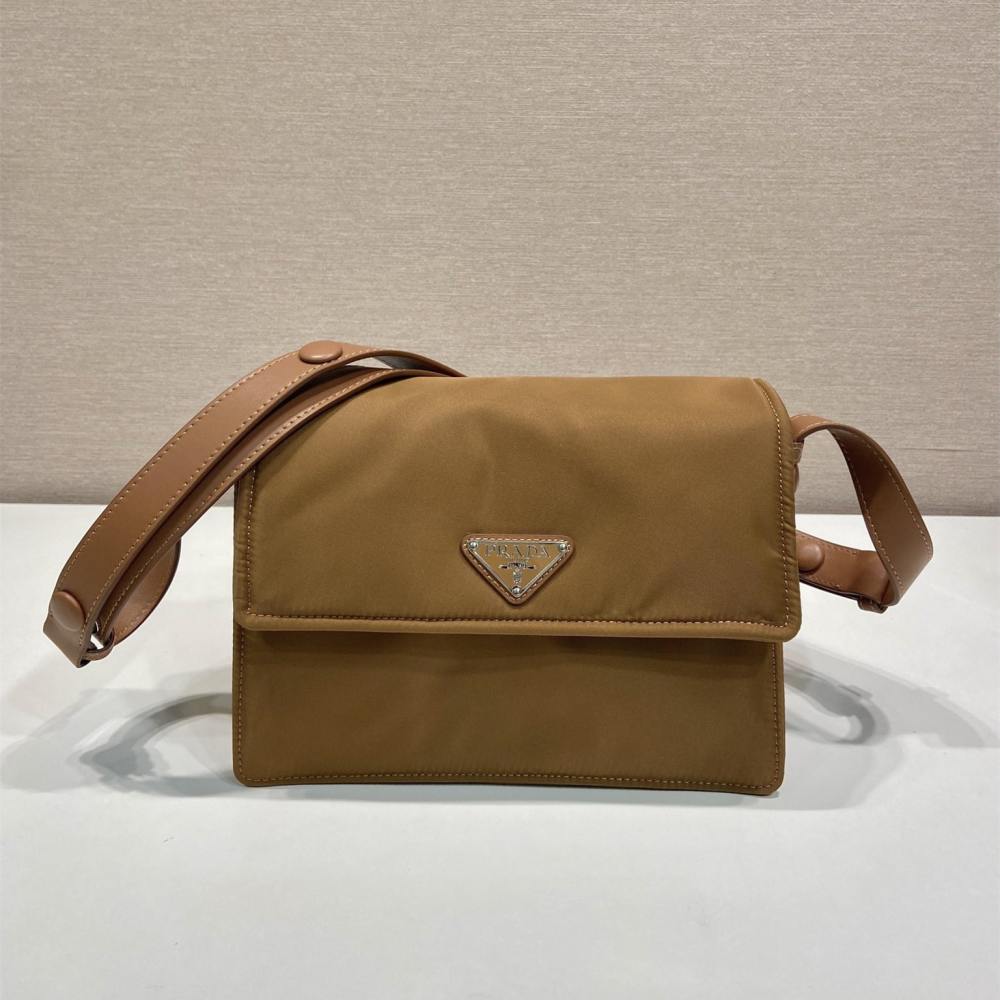 高仿Prada*RE-Nylon系列1BD313尼龍郵差包棕色小號免檢版