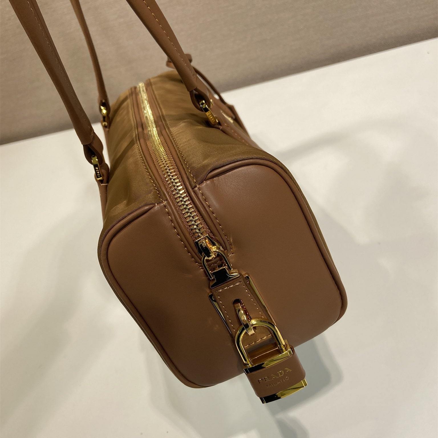 高仿Prada*RE-Nylon系列1BB27手提單肩包中號焦糖色免檢版
