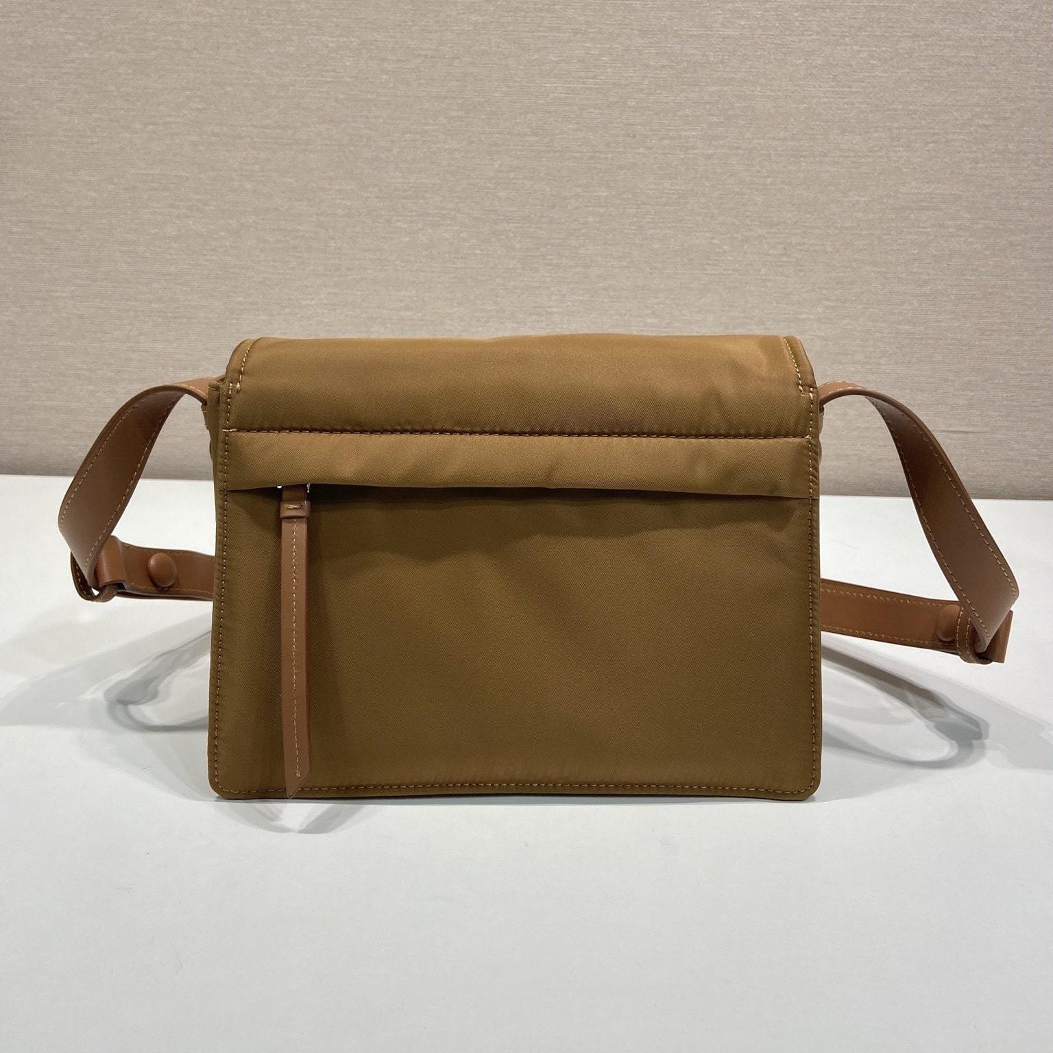 高仿Prada*RE-Nylon系列1BD313尼龍郵差包棕色小號免檢版