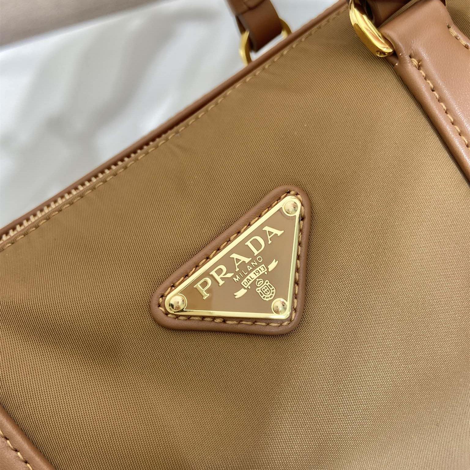 高仿Prada*RE-Nylon系列1BB27手提單肩包中號焦糖色免檢版