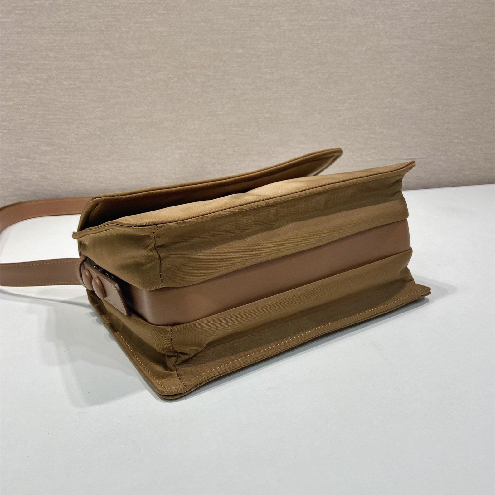 高仿Prada*RE-Nylon系列1BD313尼龍郵差包棕色小號免檢版