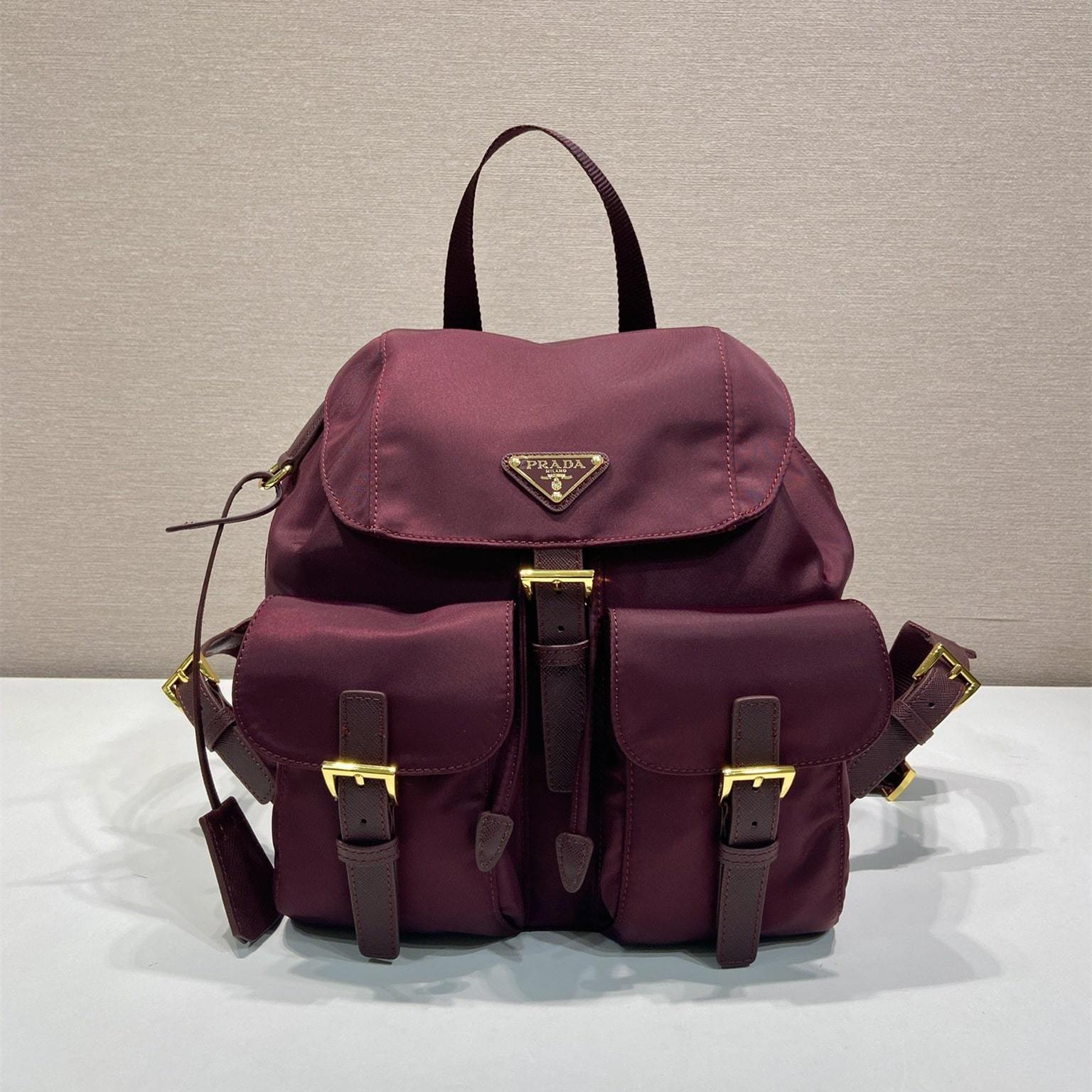 高仿Prada*RE-Nylon系列1BZ677雙肩包酒紅色小號免檢版