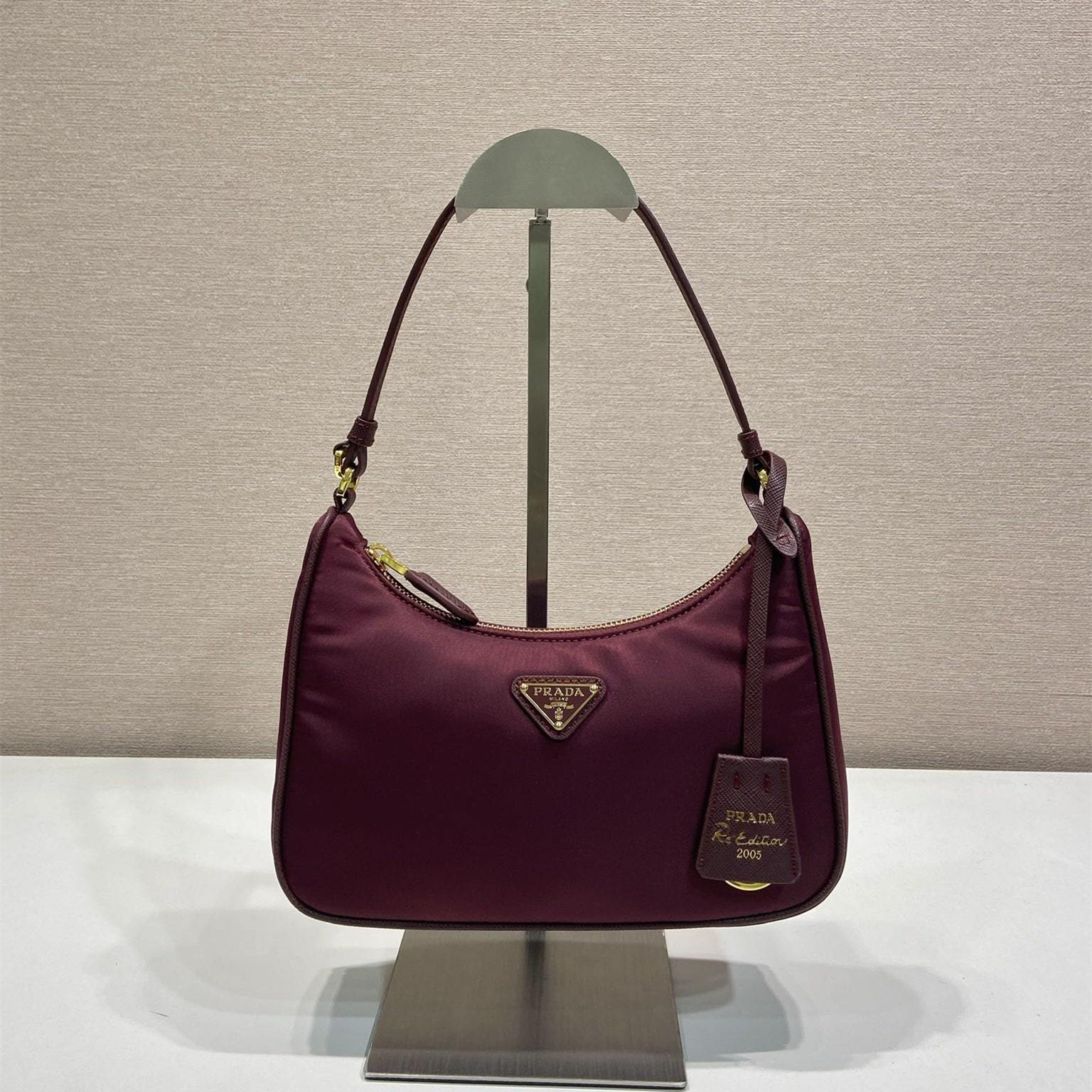 高仿Prada*RE-Nylon系列1N204M腋下包酒紅色Mini免檢版