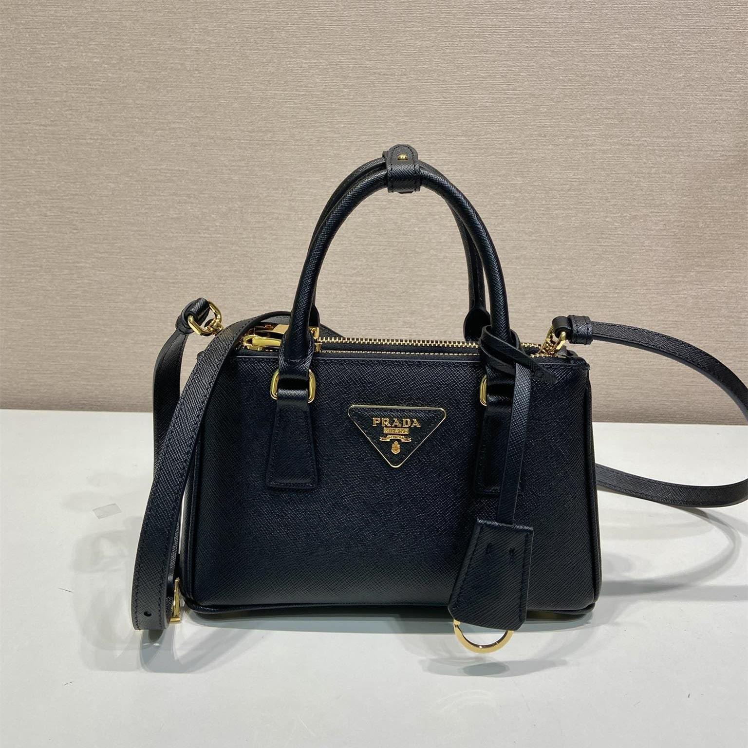 高仿Prada*Galleria系列1BA916紋理牛皮單肩包黑色Mini免檢版