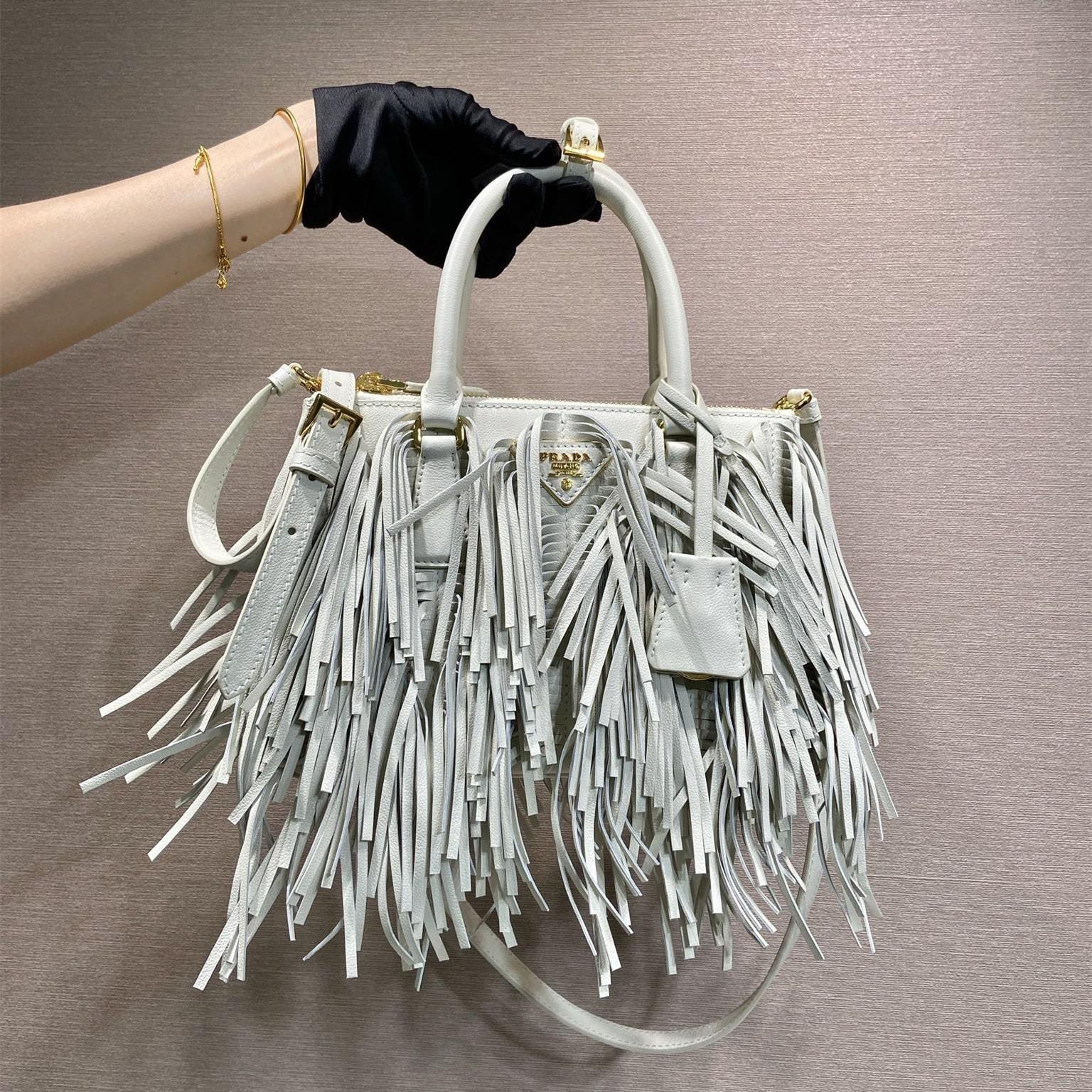 高仿Prada*Gaalleria系列1BA986流蘇包白色小號免檢版