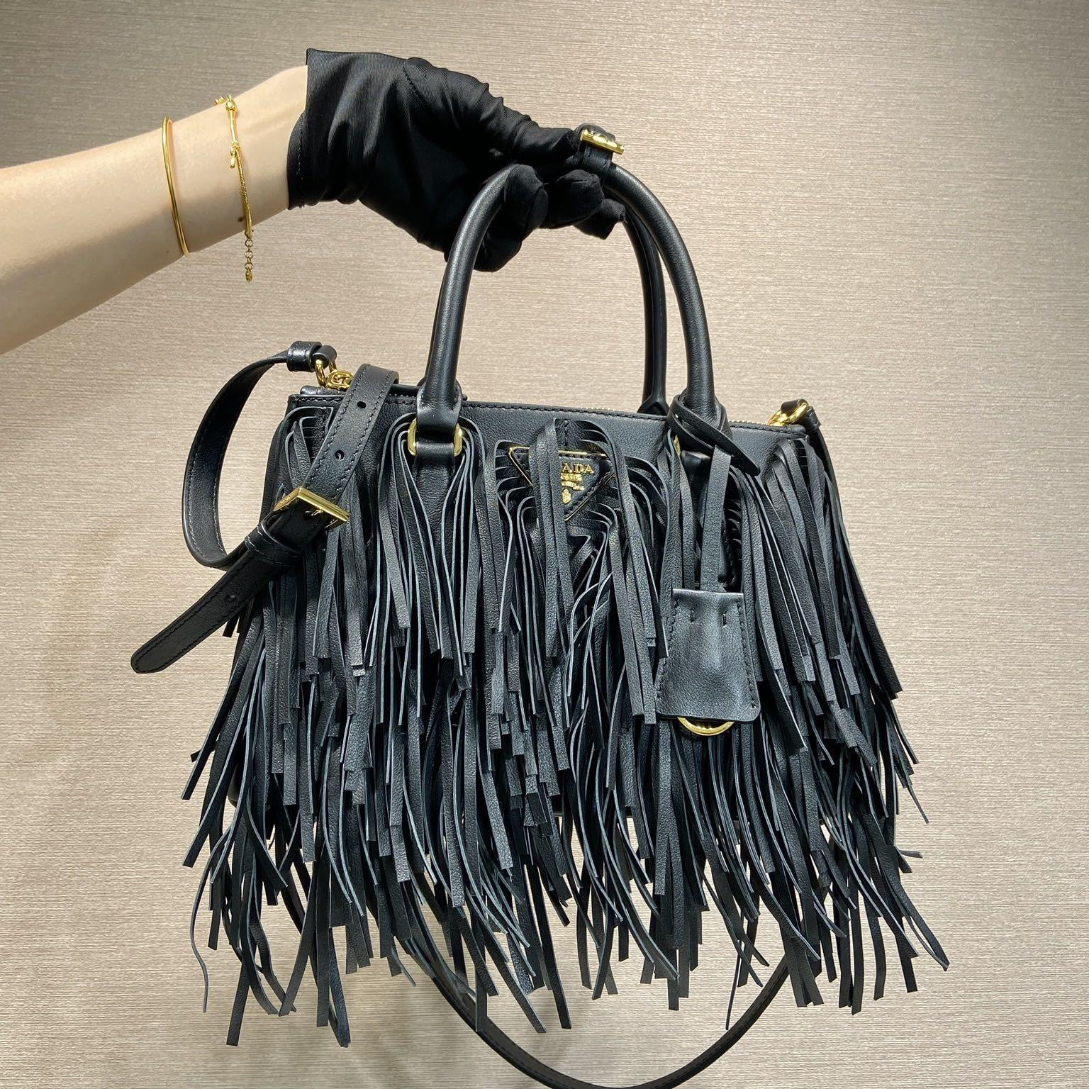 高仿Prada*Gaalleria系列1BA986流蘇包黑色小號免檢版