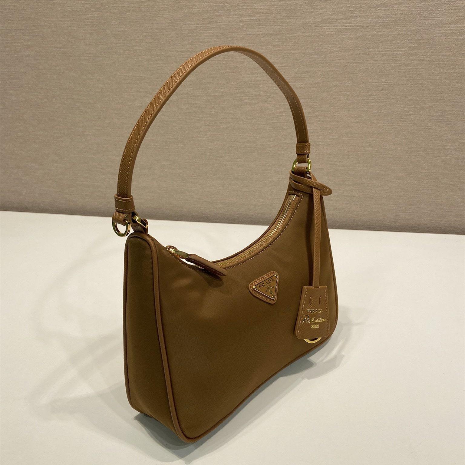 高仿Prada*RE-Nylon系列1N204M腋下包棕色Mini免檢版