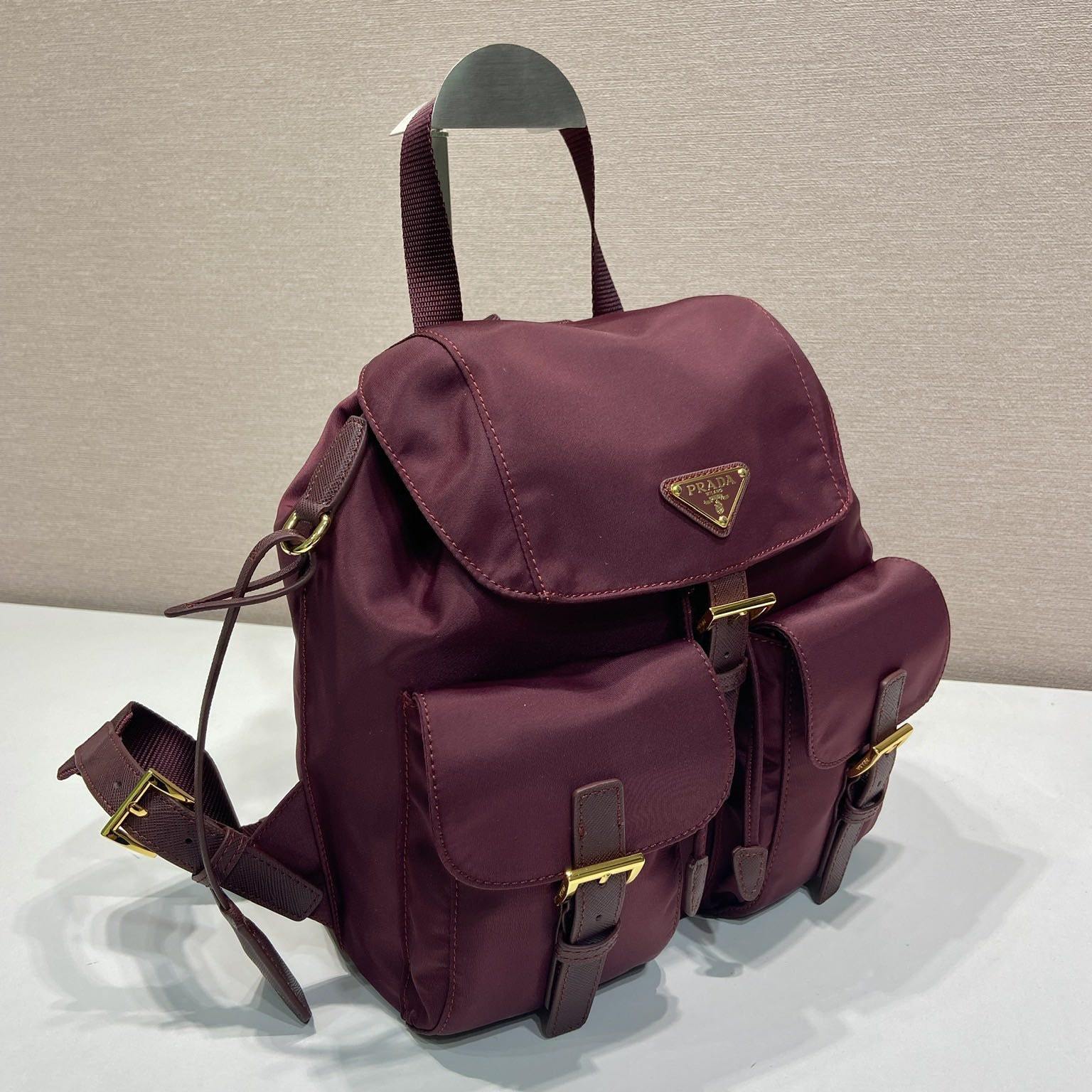 高仿Prada*RE-Nylon系列1BZ677雙肩包酒紅色小號免檢版
