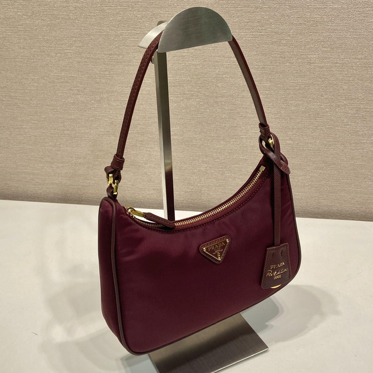 高仿Prada*RE-Nylon系列1N204M腋下包酒紅色Mini免檢版