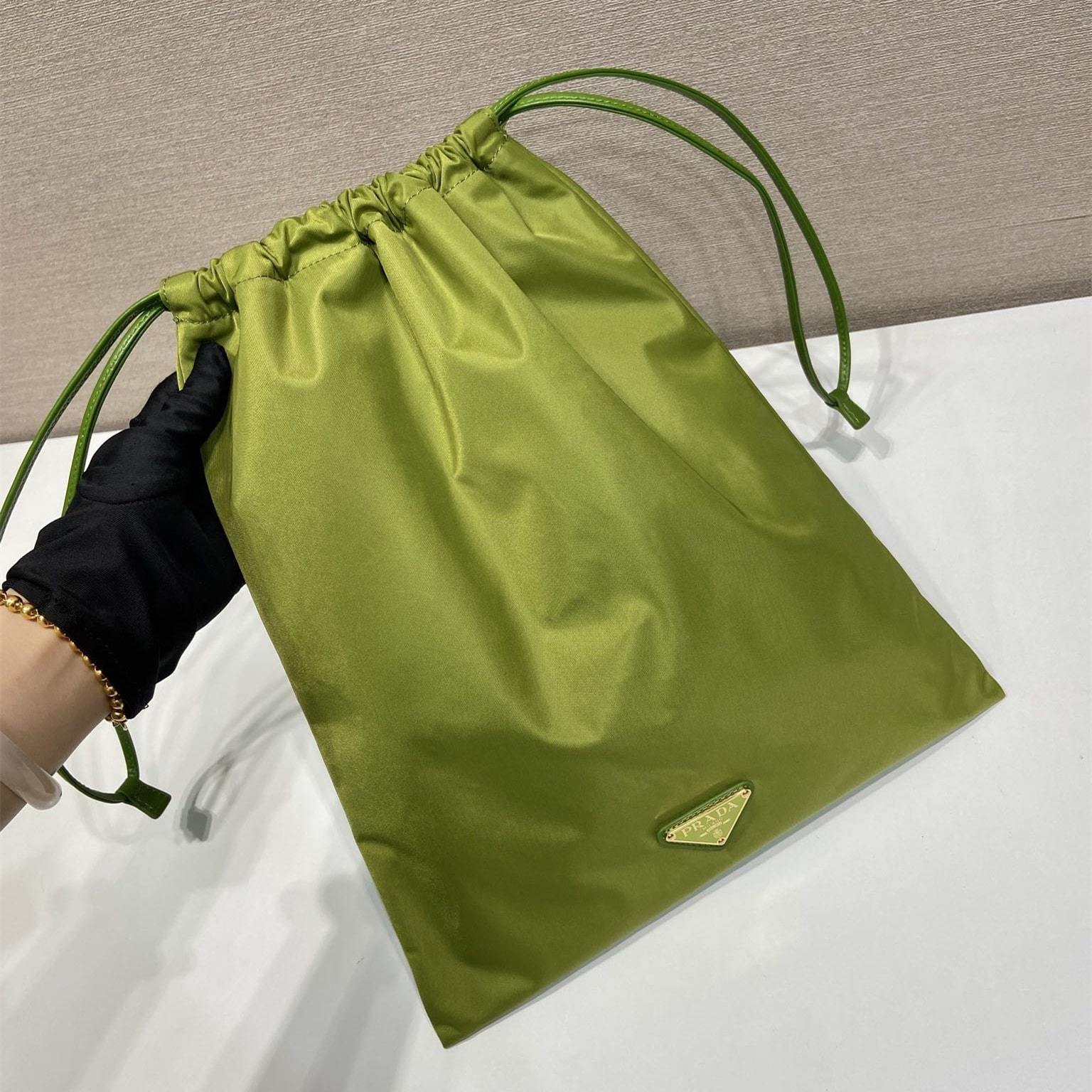高仿Prada*RE-Nylon系列1NK001收納袋綠色免檢版