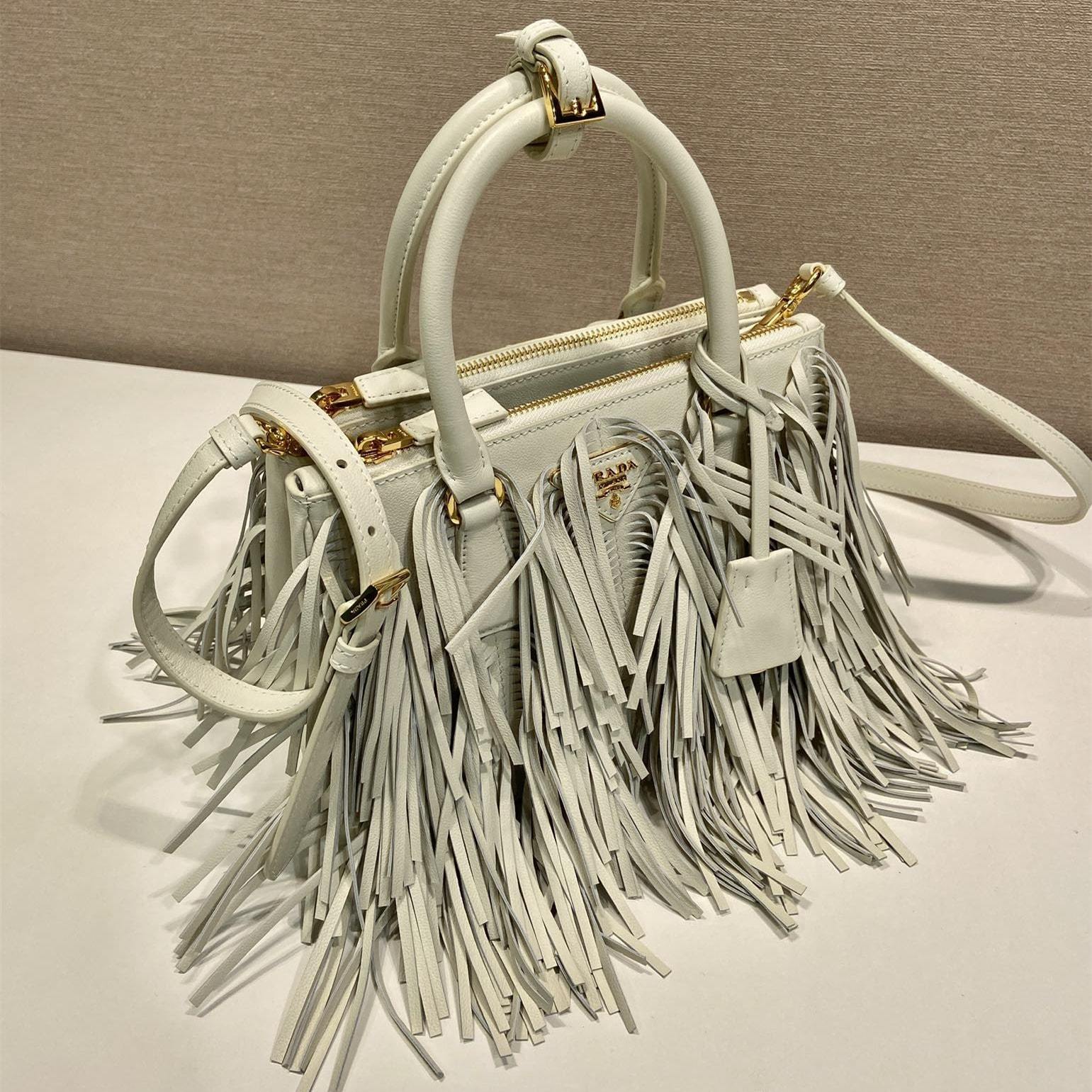 高仿Prada*Gaalleria系列1BA986流蘇包白色小號免檢版