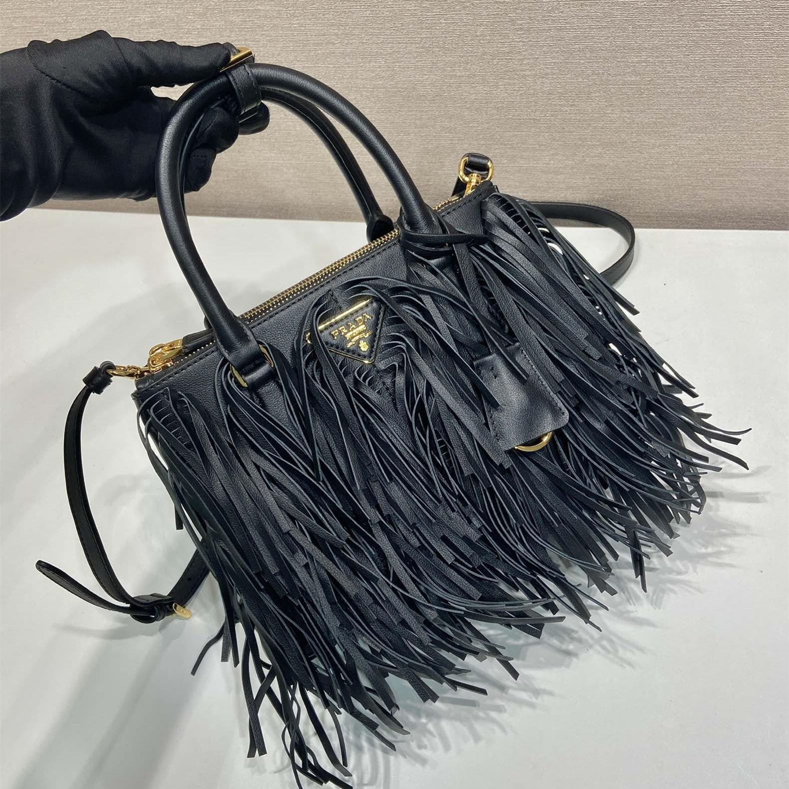 高仿Prada*Gaalleria系列1BA986流蘇包黑色小號免檢版