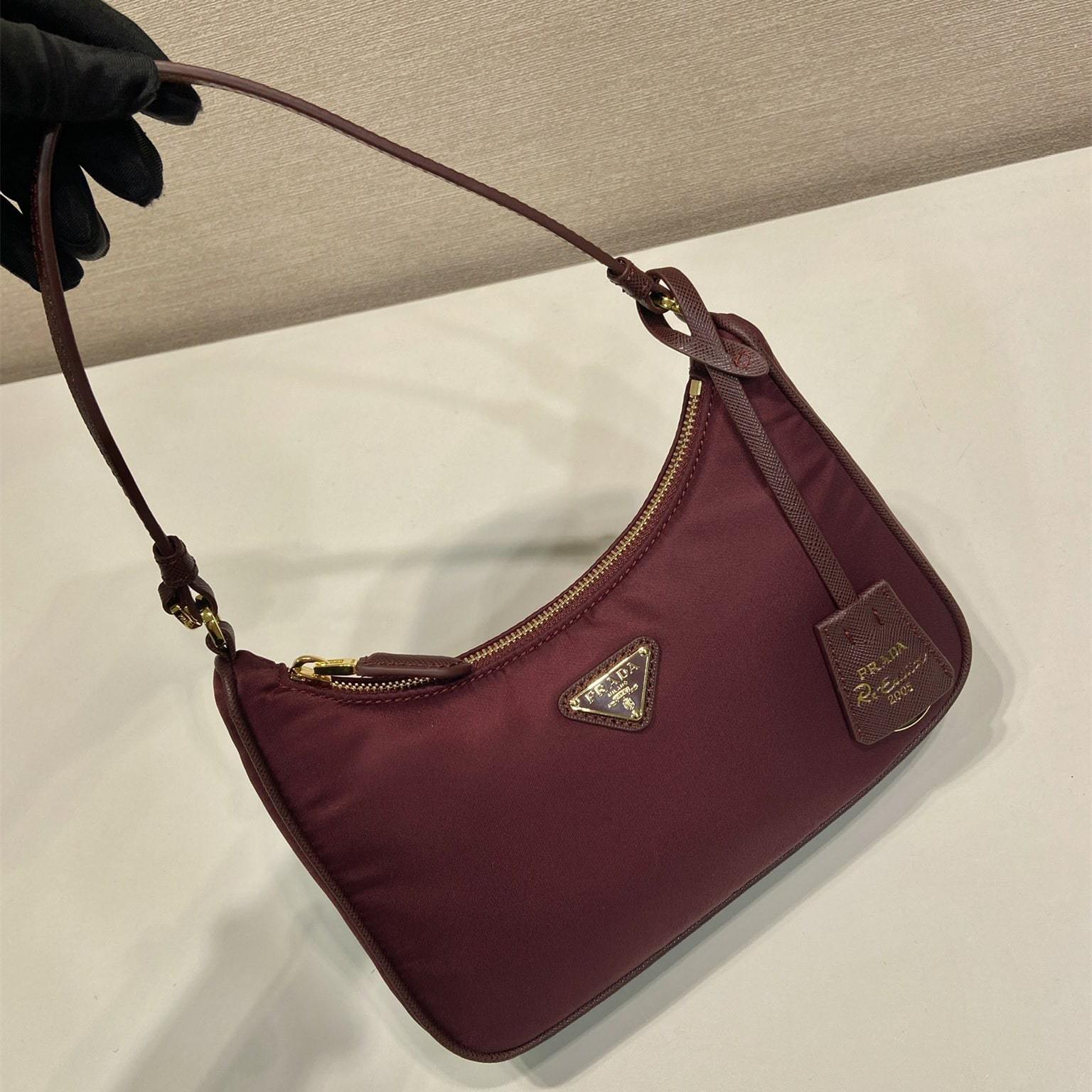 高仿Prada*RE-Nylon系列1N204M腋下包酒紅色Mini免檢版