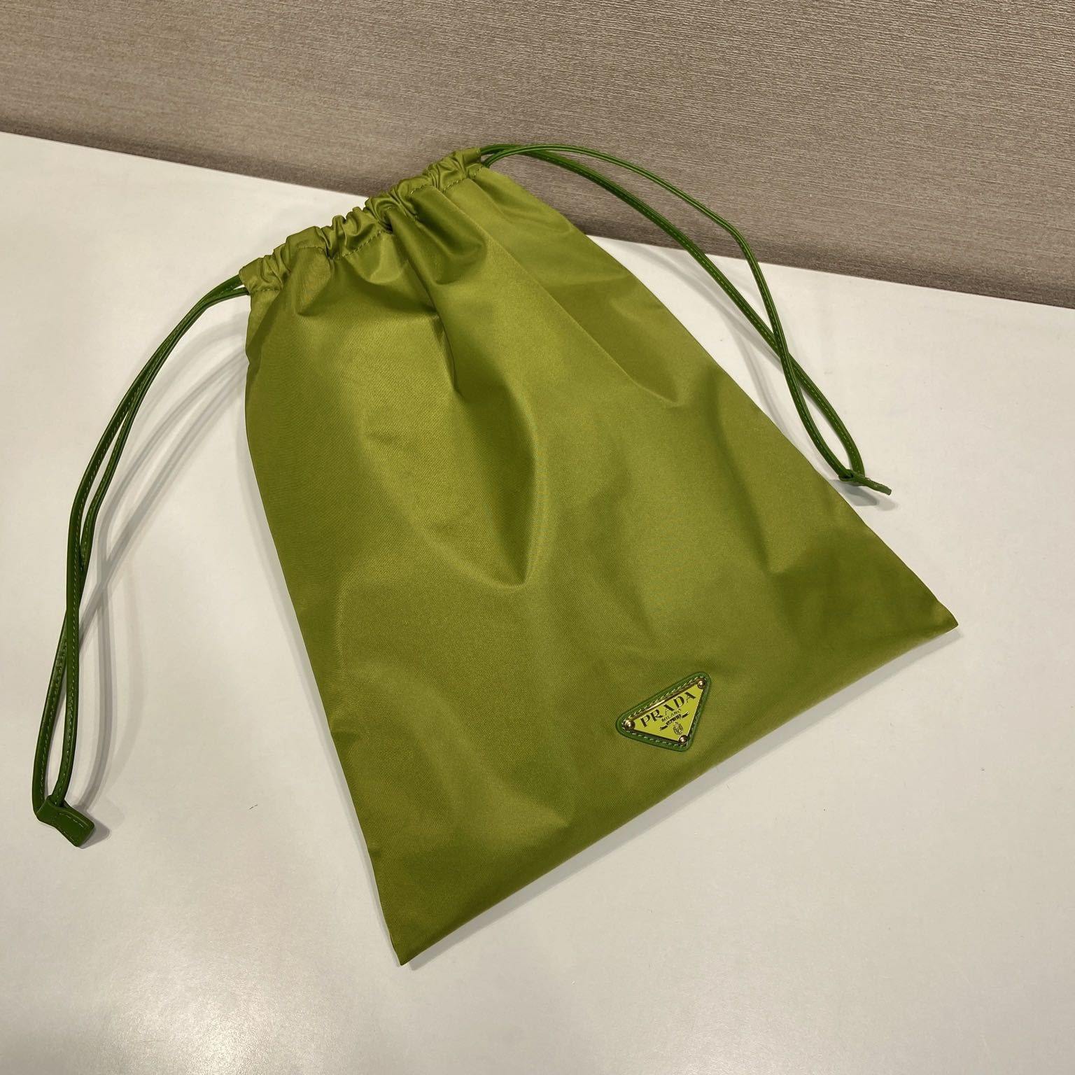 高仿Prada*RE-Nylon系列1NK001收納袋綠色免檢版