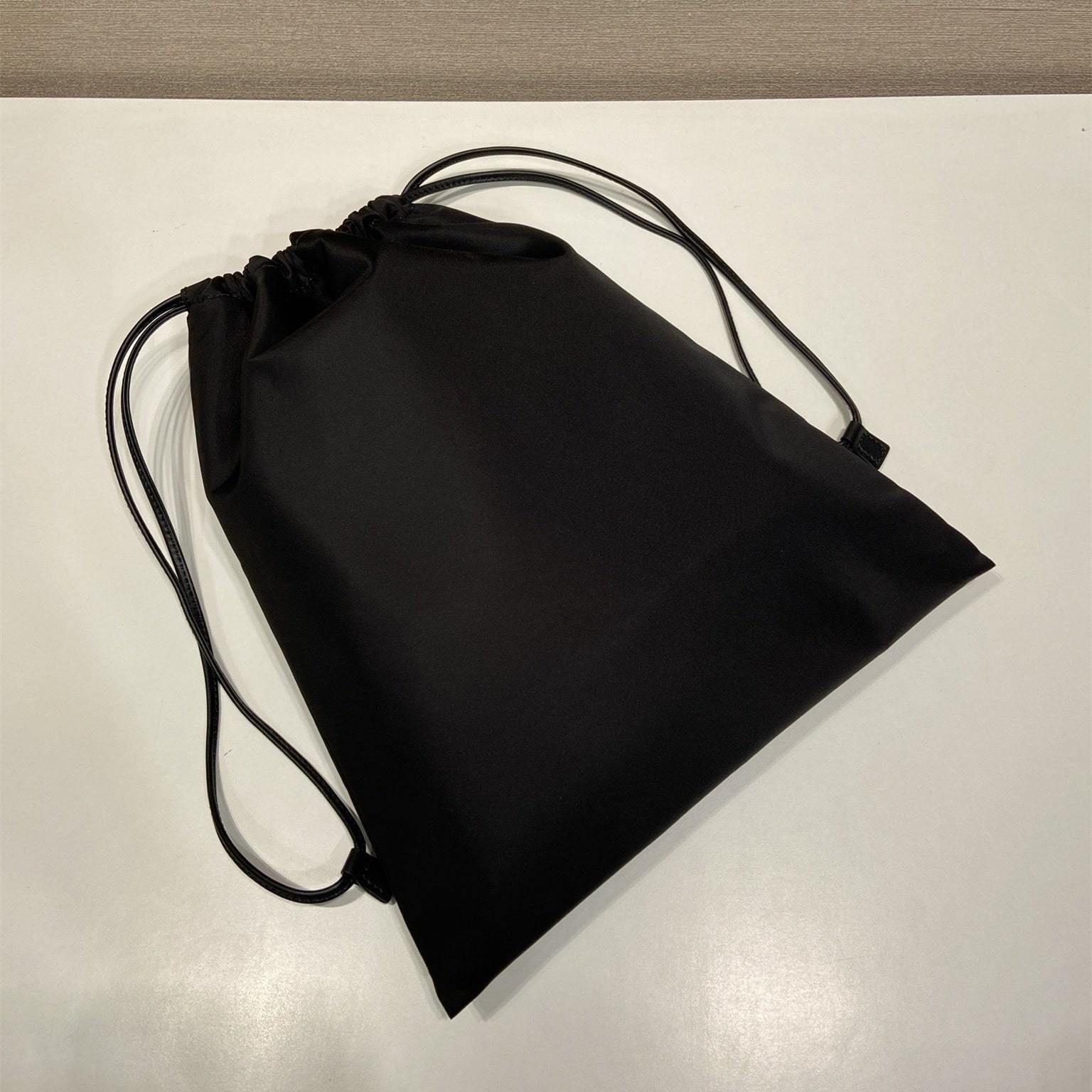 高仿Prada*RE-Nylon系列1NK001收納袋黑色免檢版