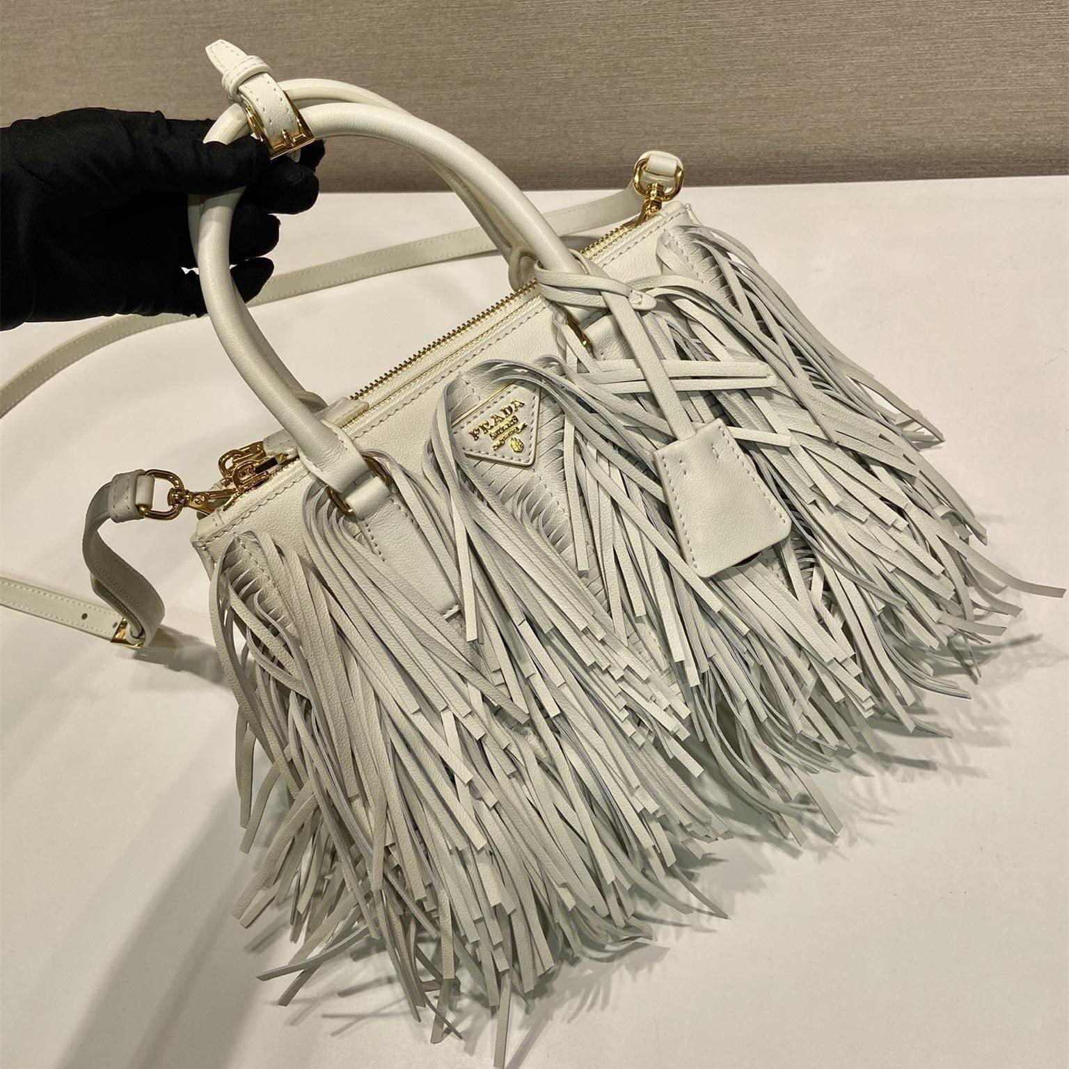 高仿Prada*Gaalleria系列1BA986流蘇包白色小號免檢版