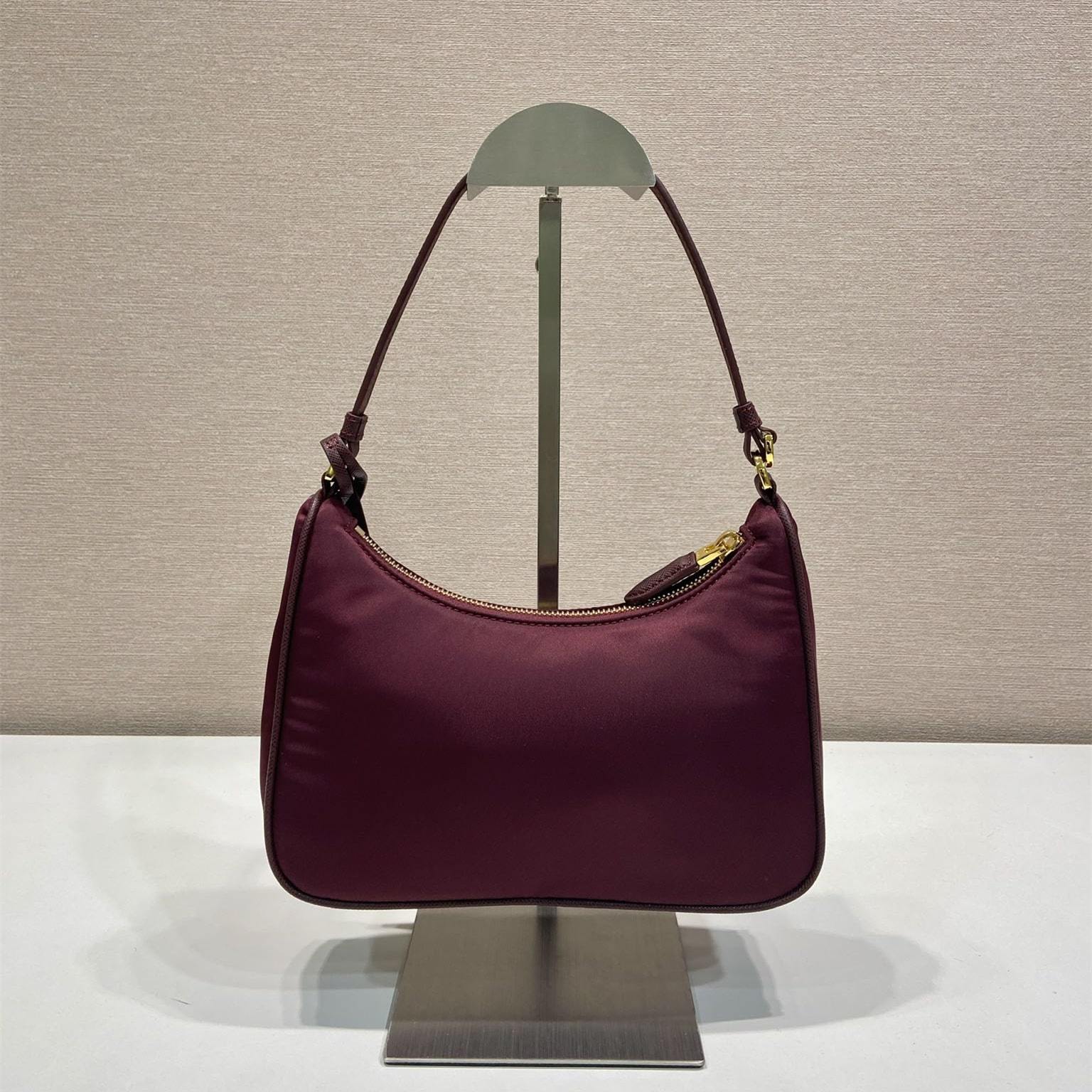高仿Prada*RE-Nylon系列1N204M腋下包酒紅色Mini免檢版