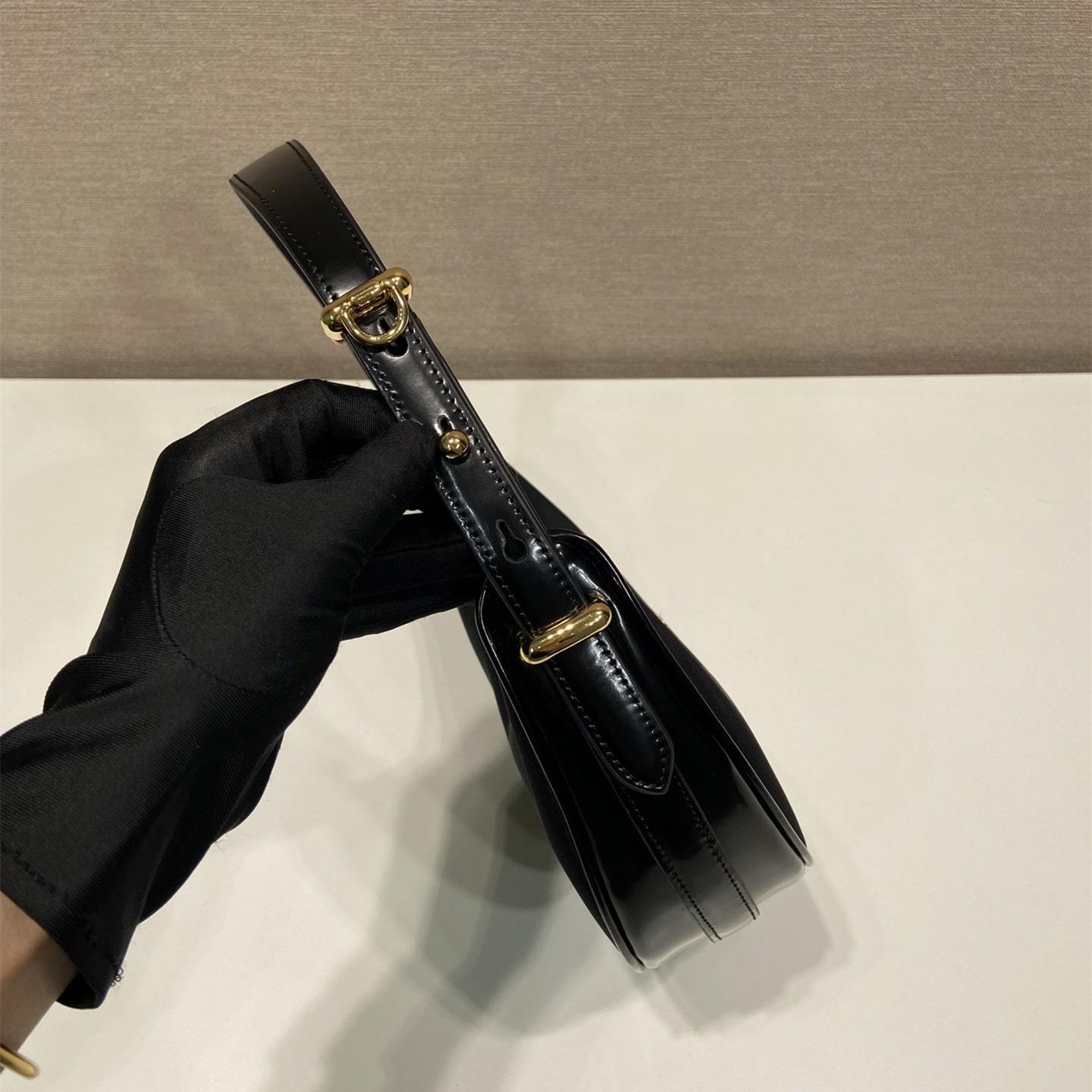 高仿Prada*Arque系列1BC194半月單肩包黑色免檢版