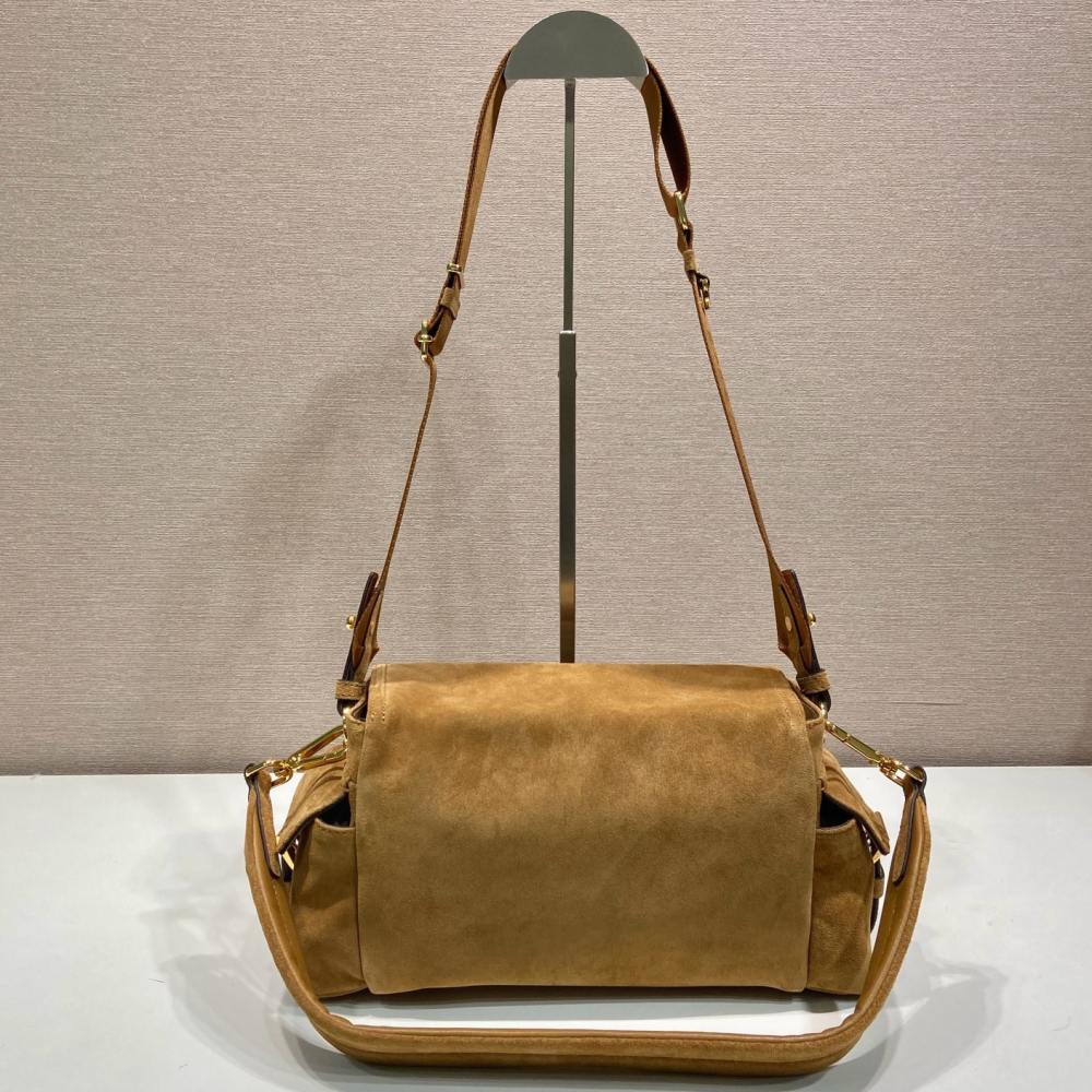 高仿Prada*Explore系列1BD394麂皮郵差包中號棕色免檢版