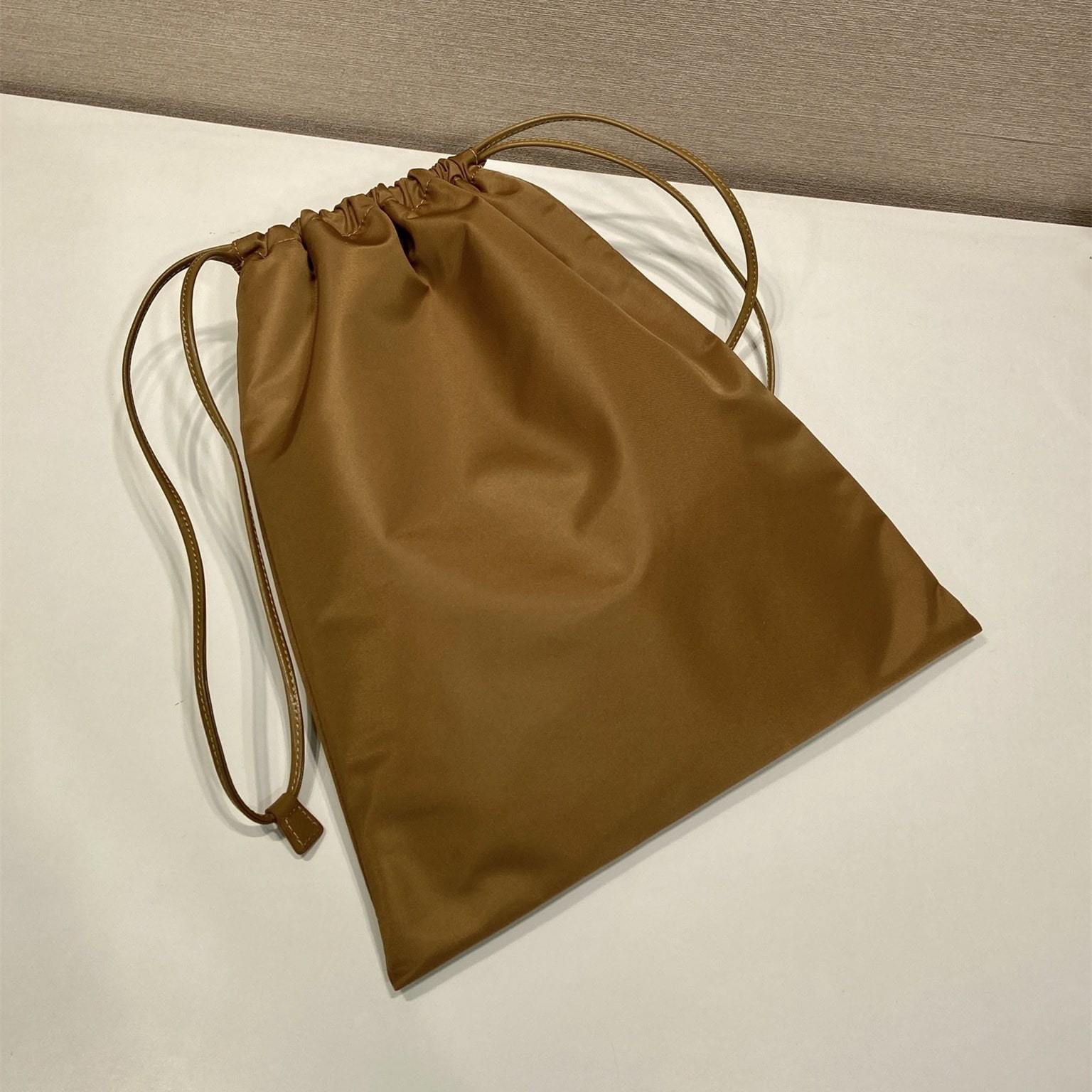 高仿Prada*RE-Nylon系列1NK001收納袋棕色免檢版