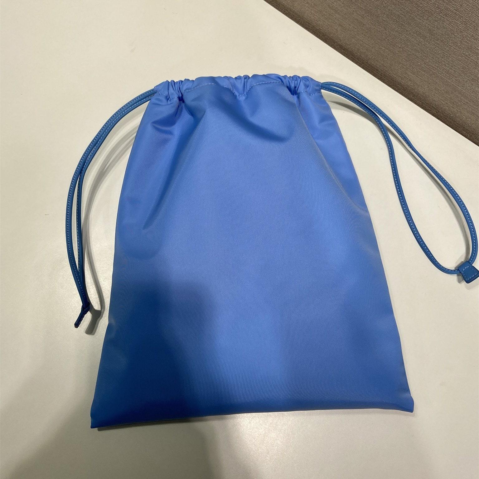 高仿Prada*RE-Nylon系列1NK001收納袋藍色免檢版