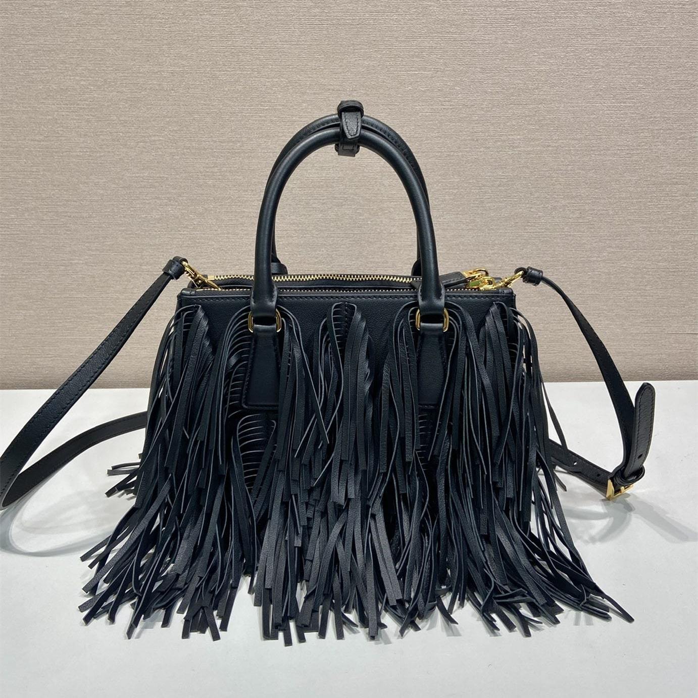 高仿Prada*Gaalleria系列1BA986流蘇包黑色小號免檢版