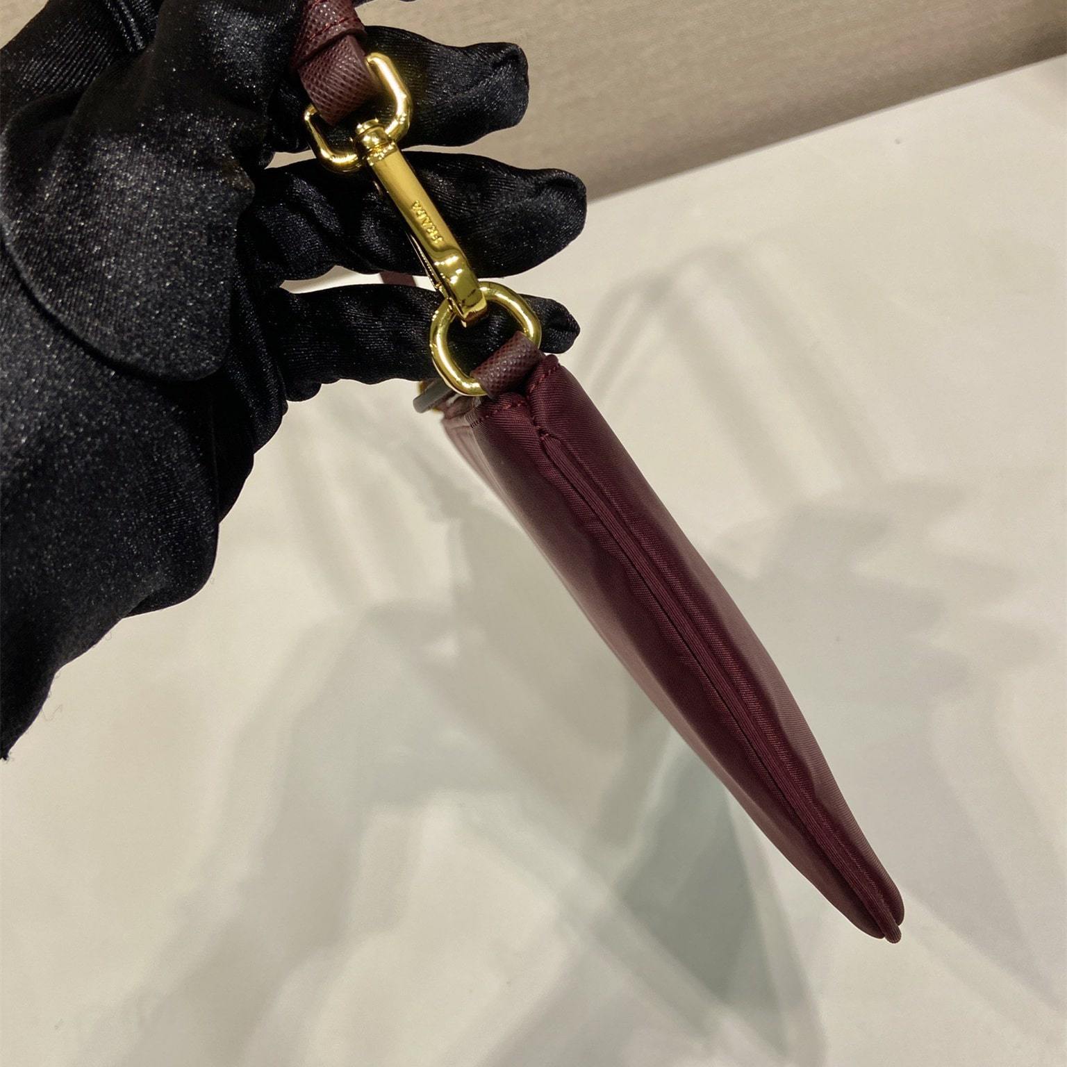 高仿Prada*RE-Nylon系列1NE545腋下包酒紅色免檢版