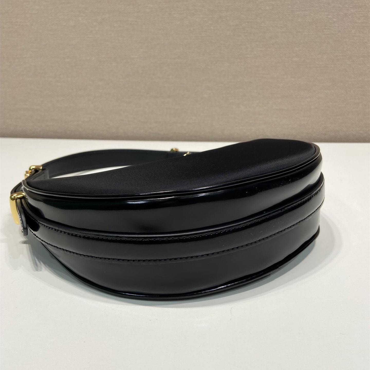 高仿Prada*Arque系列1BC194半月單肩包黑色免檢版