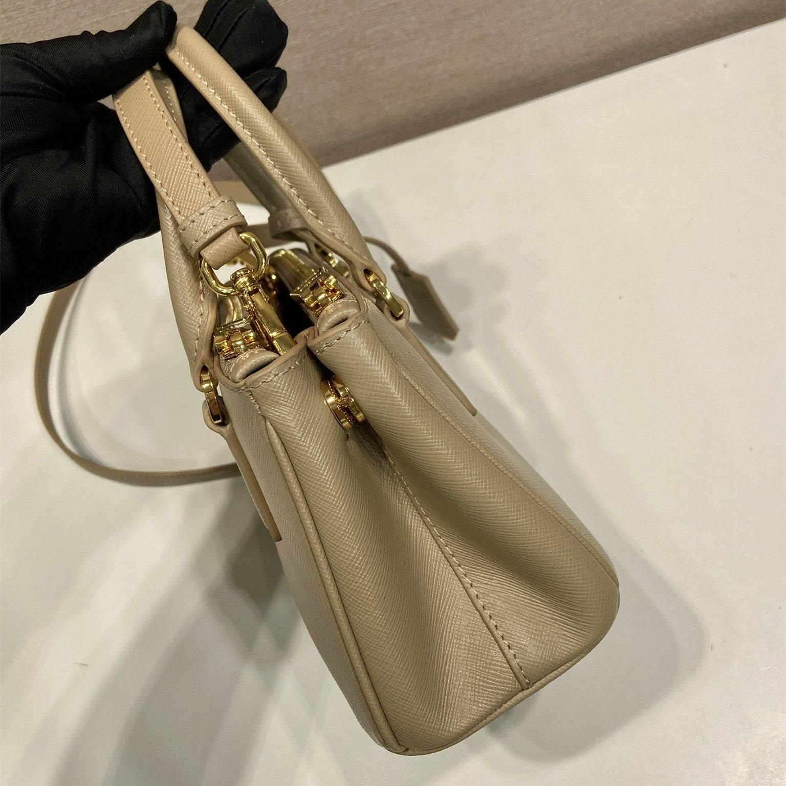 高仿Prada*Galleria系列1BA916紋理牛皮單肩包卡其色Mini免檢版