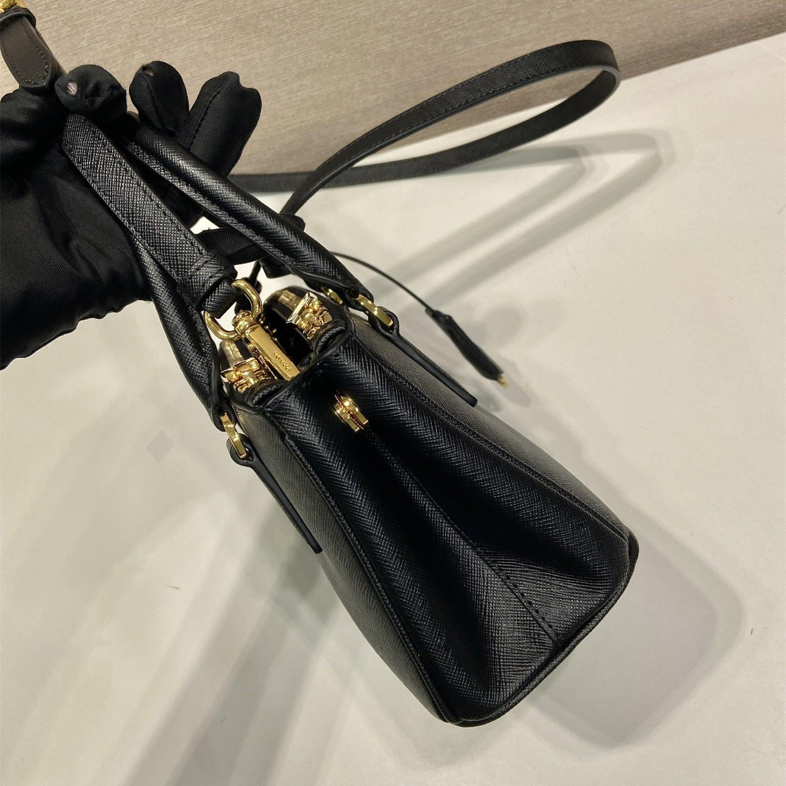 高仿Prada*Galleria系列1BA916紋理牛皮單肩包黑色Mini免檢版