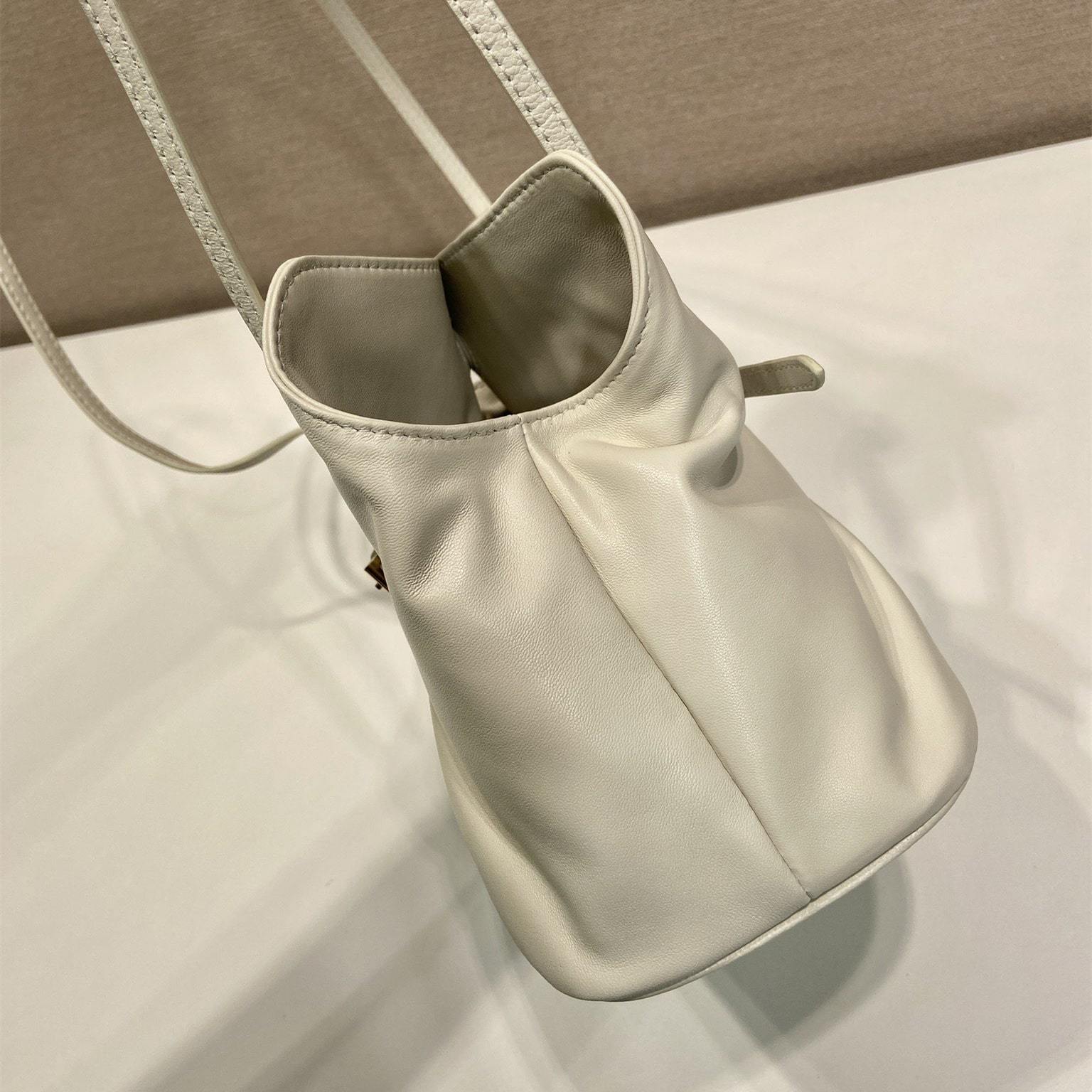 高仿Prada*Dada系列1BG586小羊皮雲朵包白色小號免檢版
